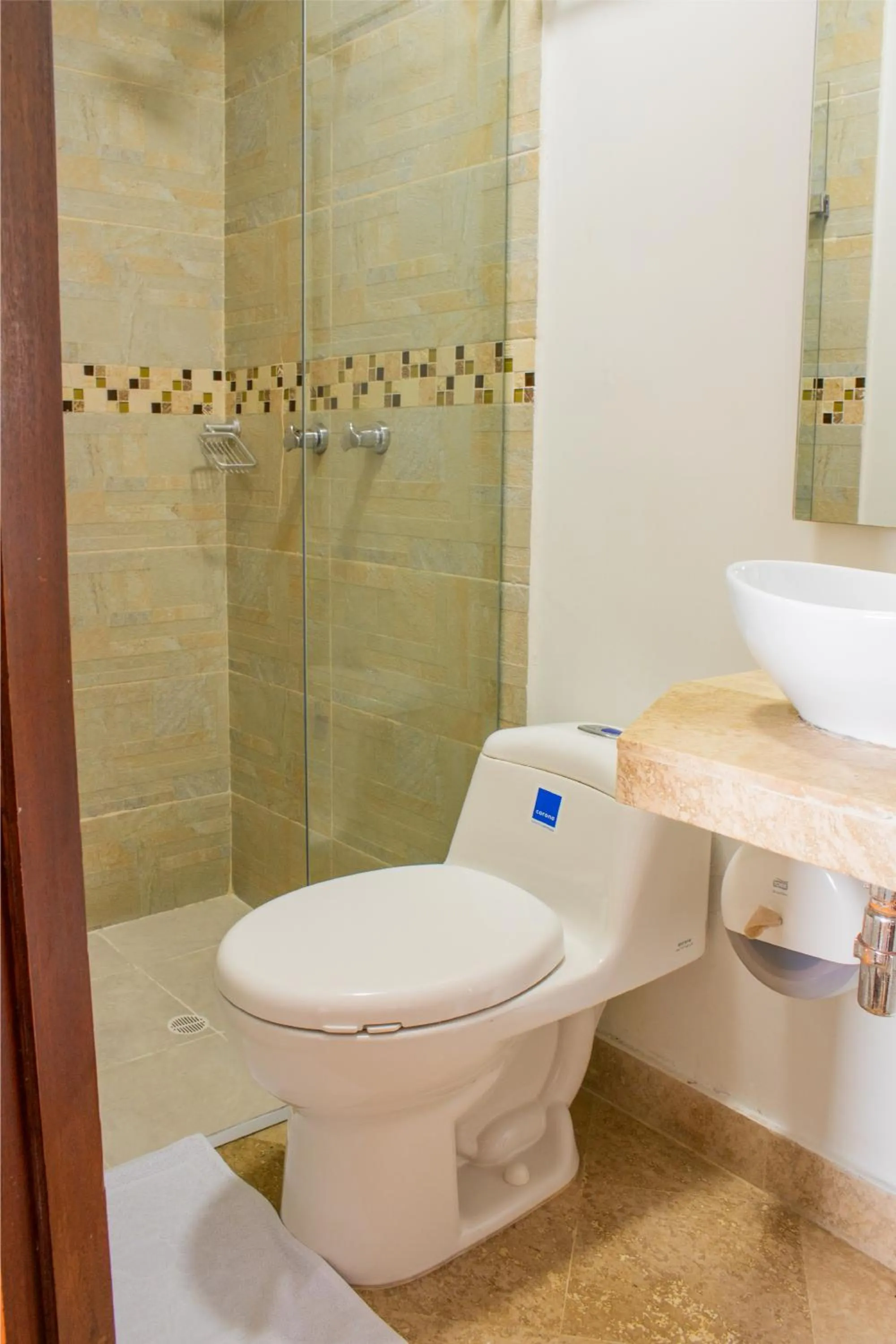 Deluxe Triple Room in Hotel Casa Centenario Getsemaní