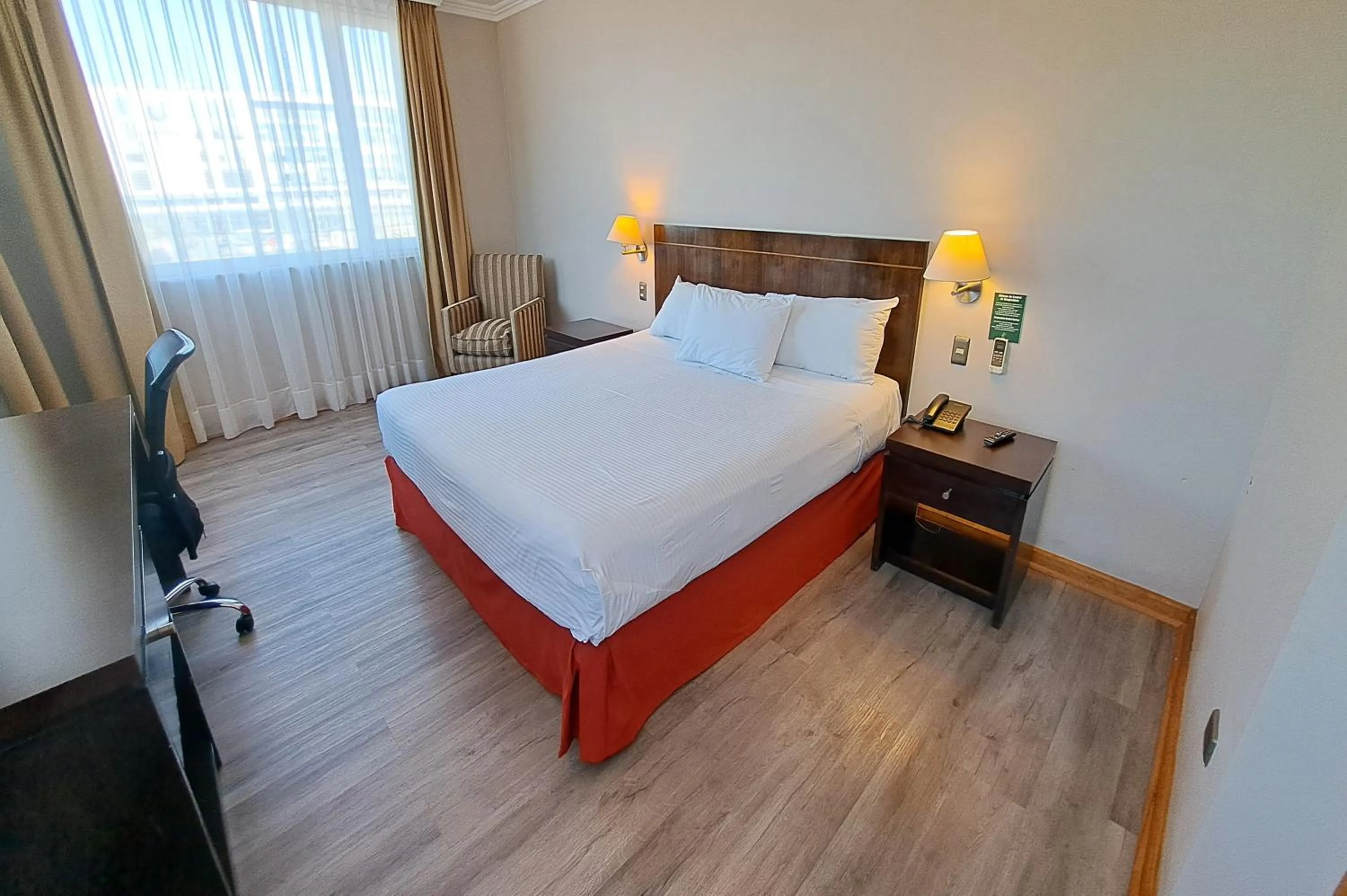 King Room - single occupancy in Hotel Diego de Almagro Lomas Verdes