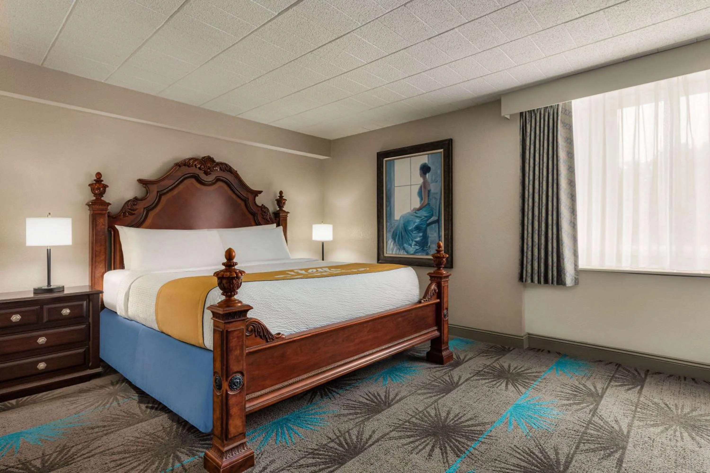 Deluxe King Suite with Jetted Tub - Non-Smoking in Days Hotel by Wyndham Allentown Airport / Lehigh Valley