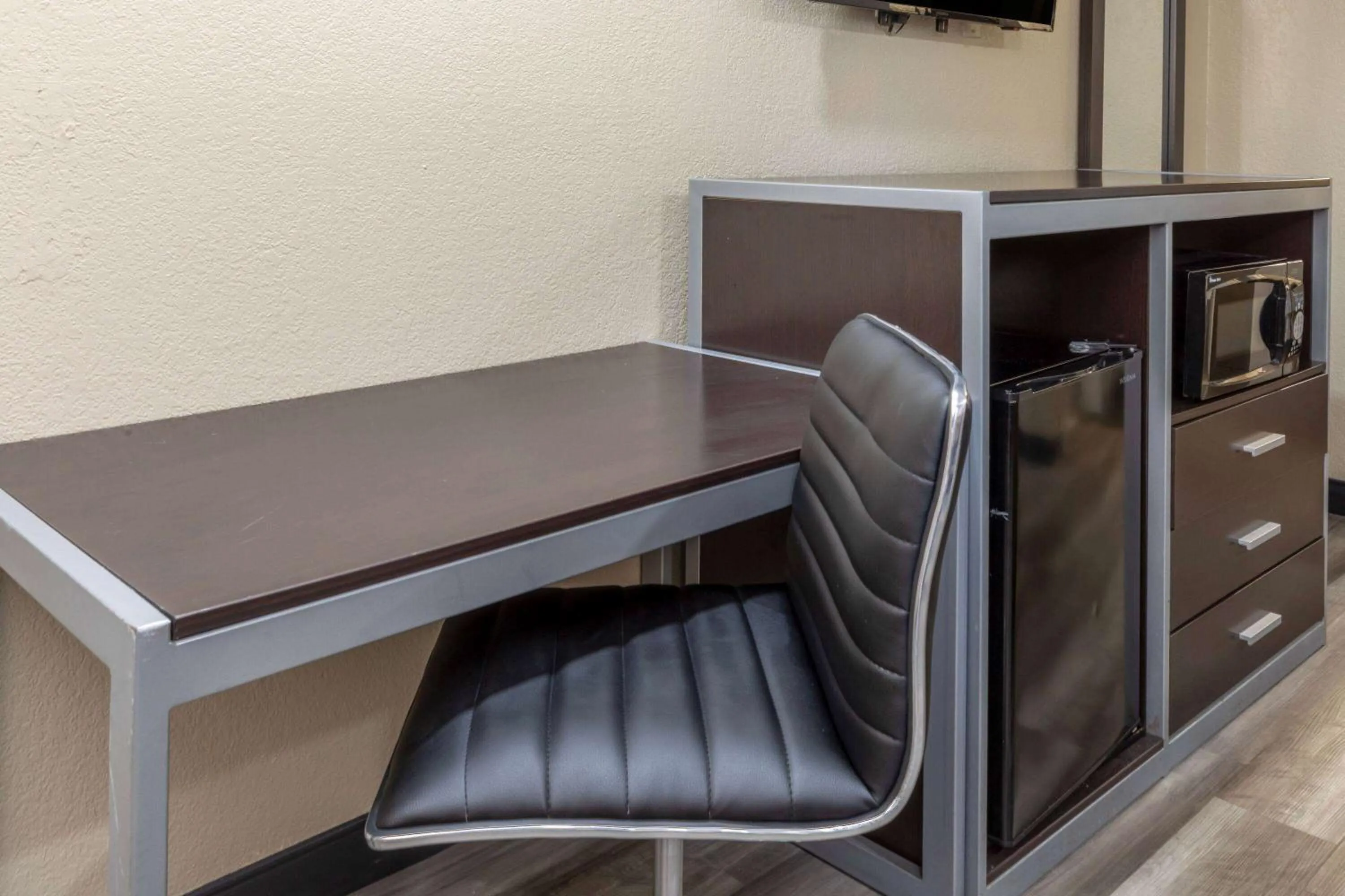 Deluxe Queen Room - Smoking in Super 8 by Wyndham Tulsa/Arpt/St Fairgrounds