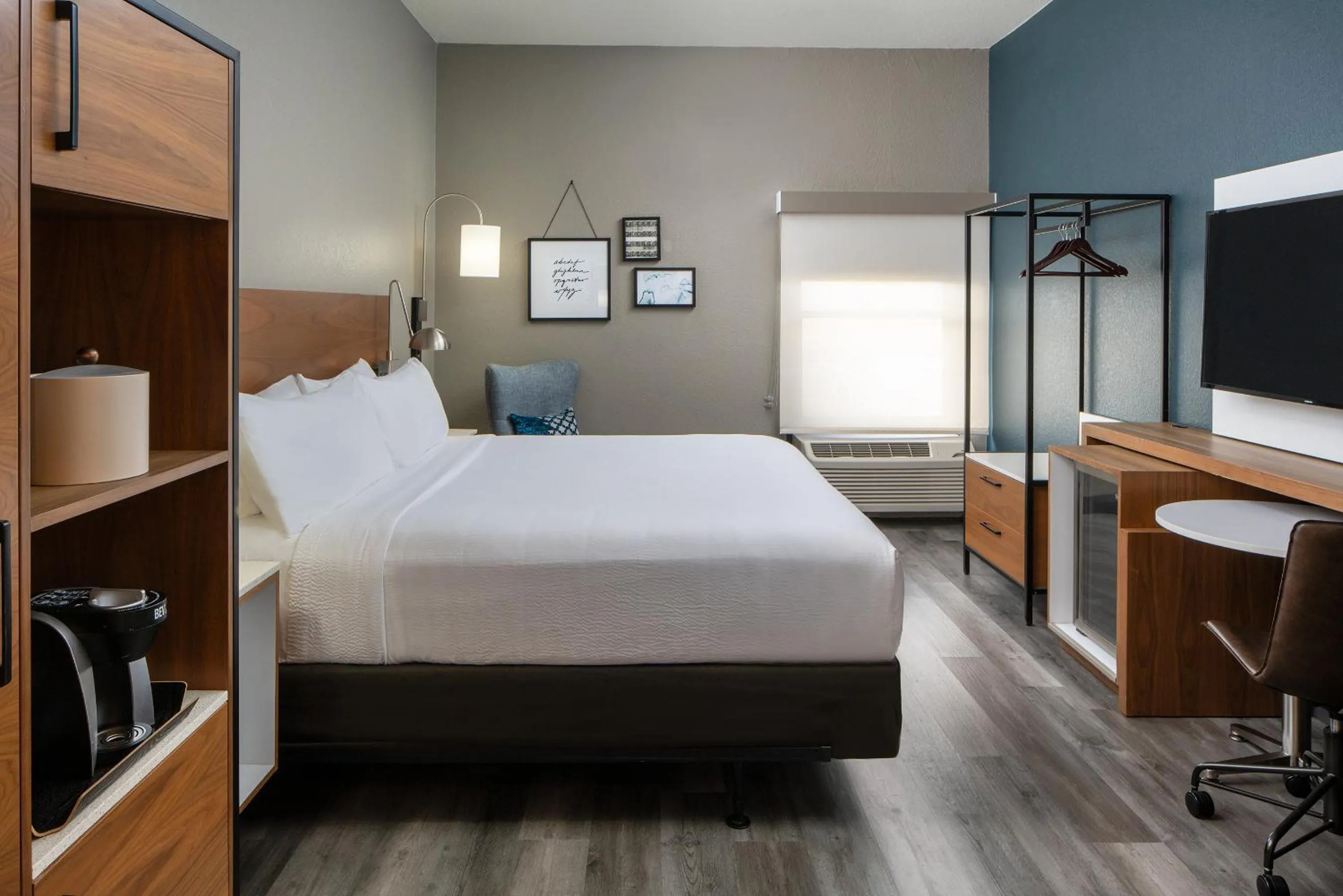 Traditional King Room in Avalon Hotel & Suites Alexandria