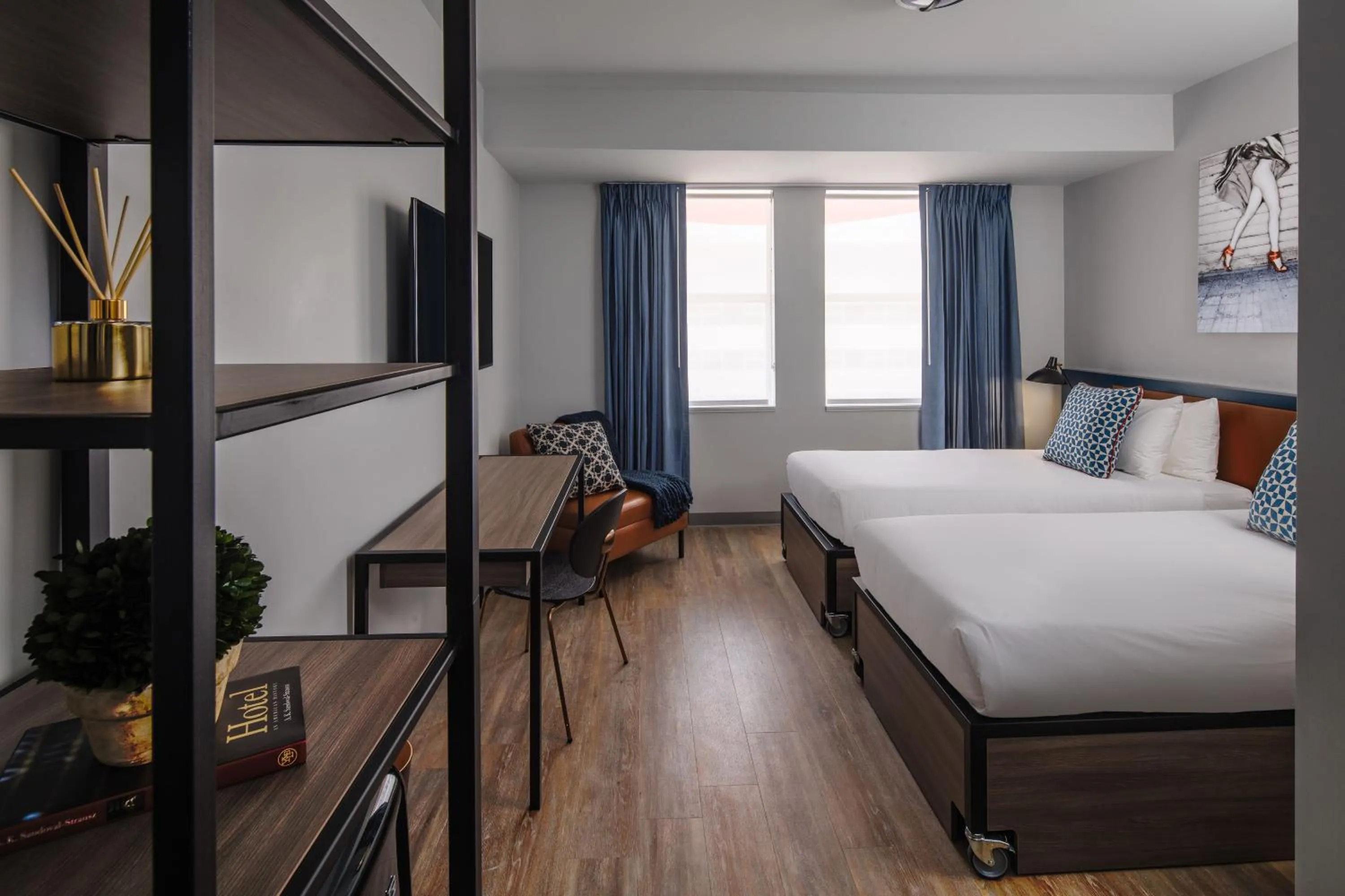 Deluxe Twin in Generator Miami