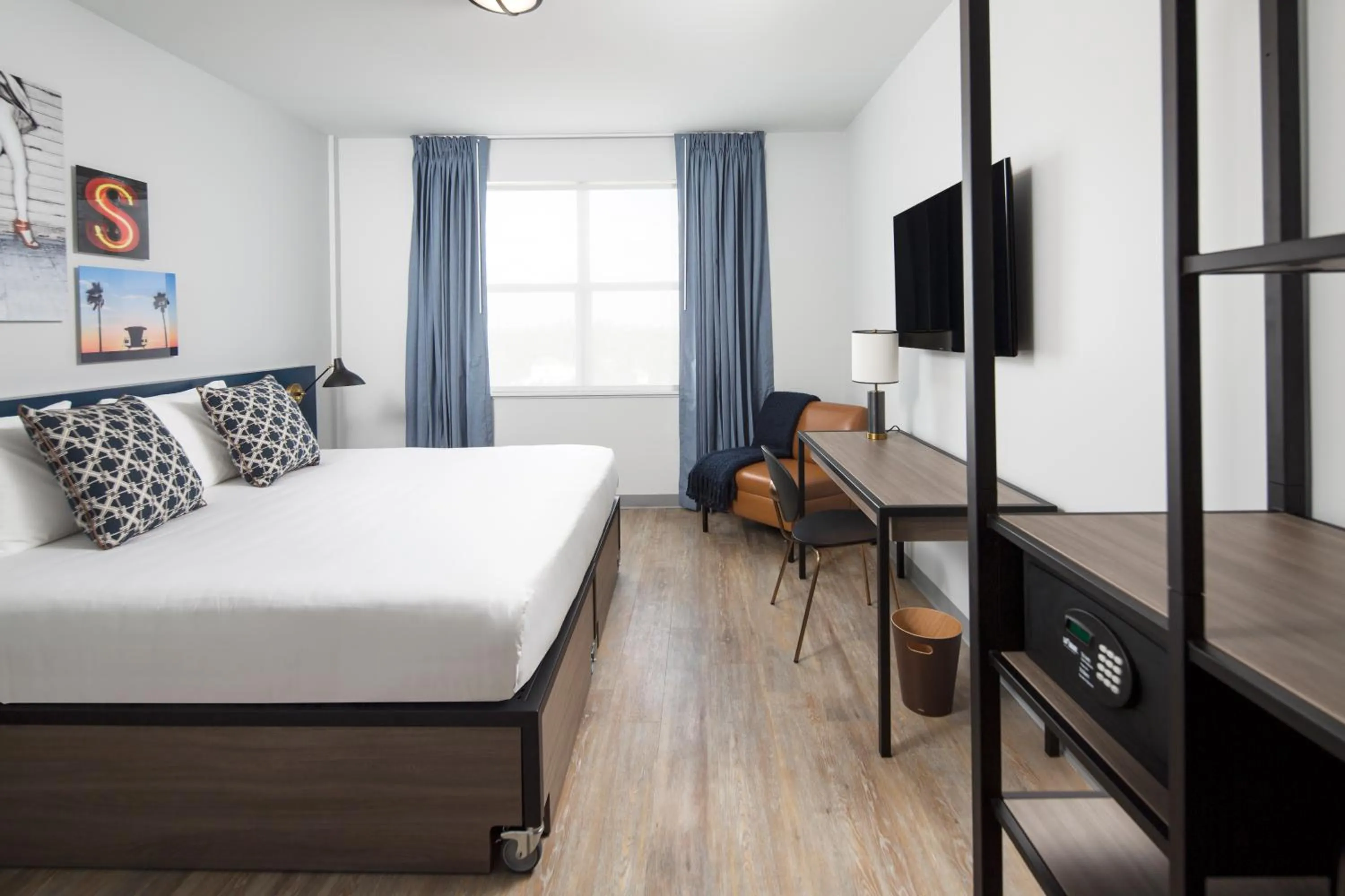 Deluxe King  in Generator Miami