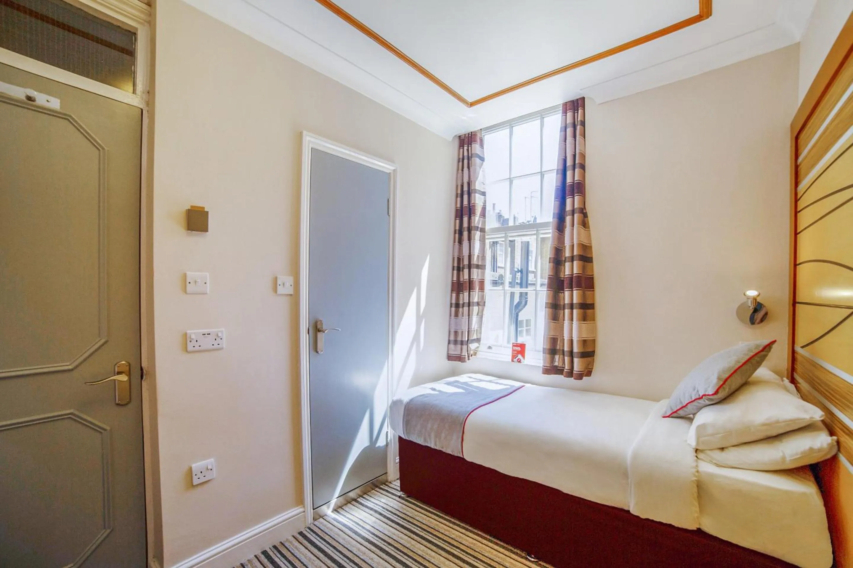 Standard Twin Room in Vegas Hotel