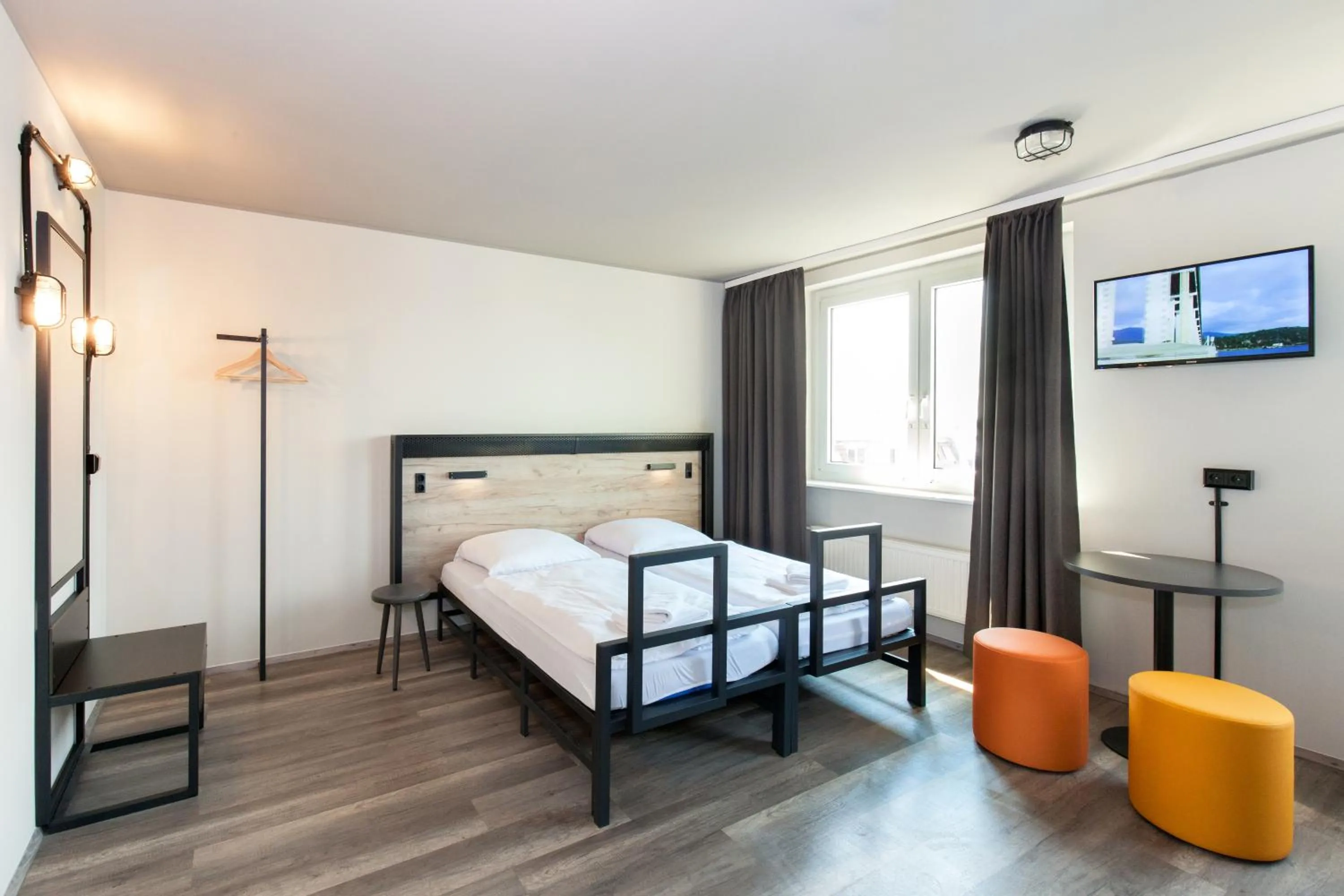 Twin Room in a&o Frankfurt Ostend