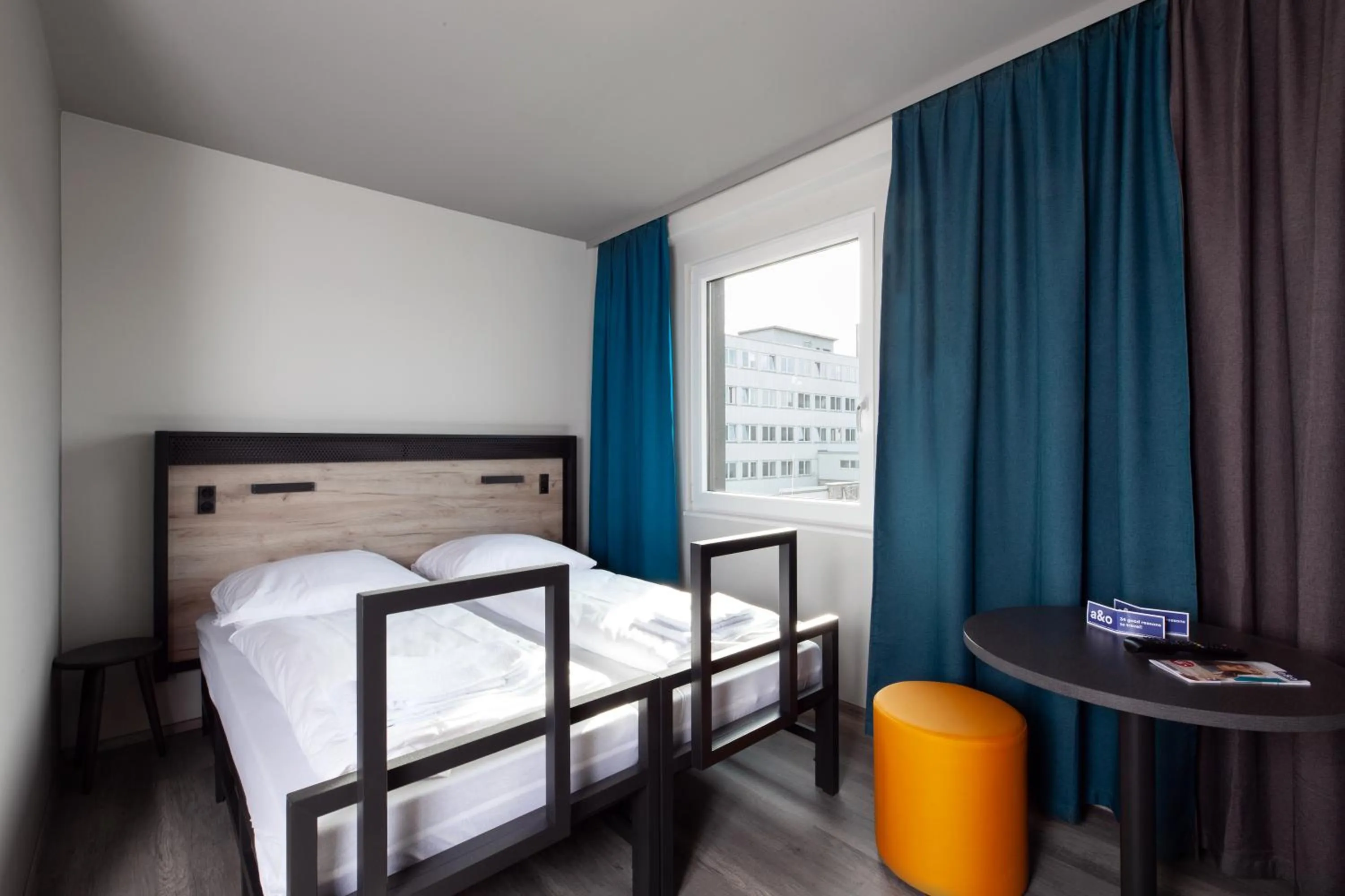 Twin room for Single use in a&o Frankfurt Ostend