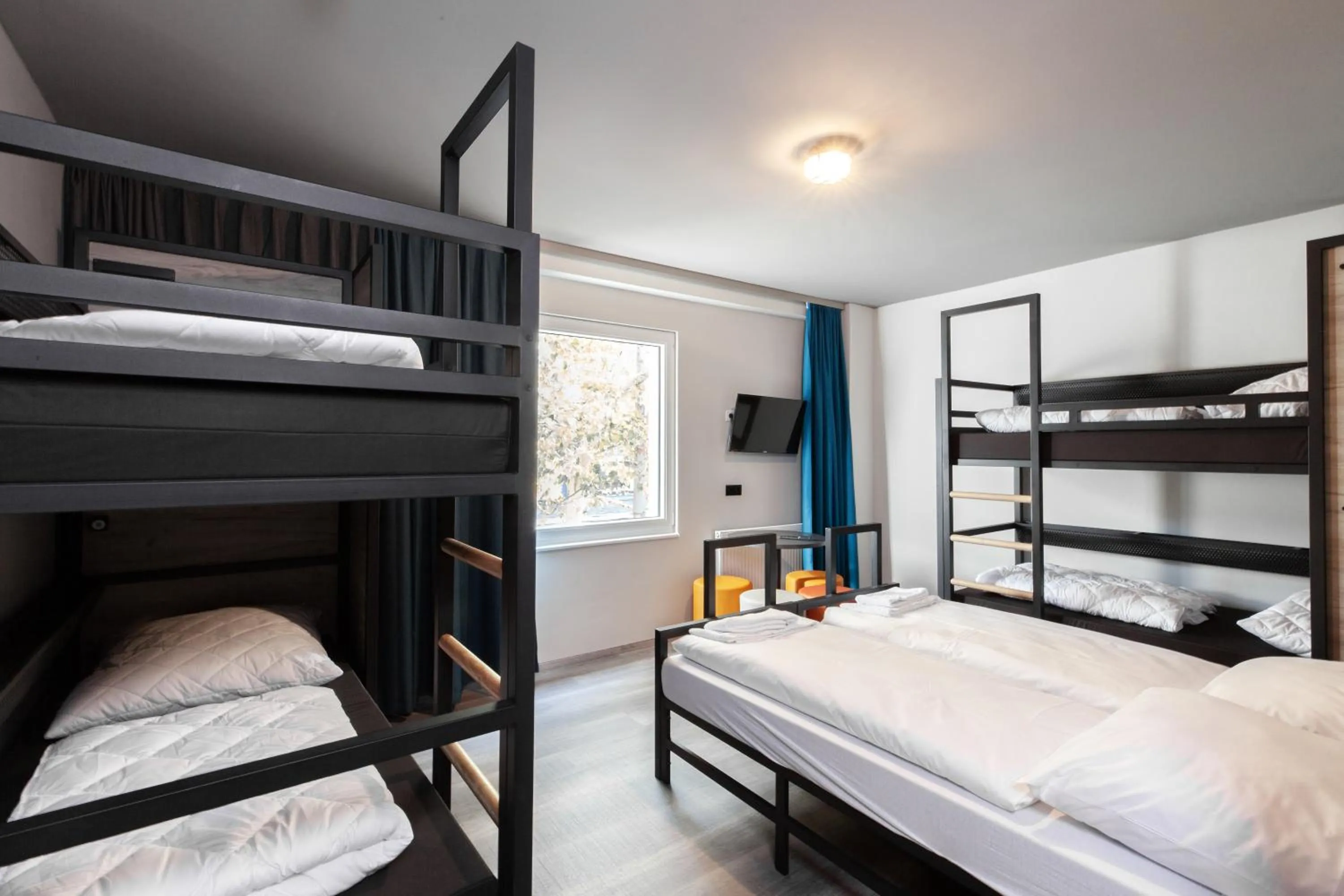 Bed in 6-Bed Mixed Dormitory Room in a&o Frankfurt Ostend