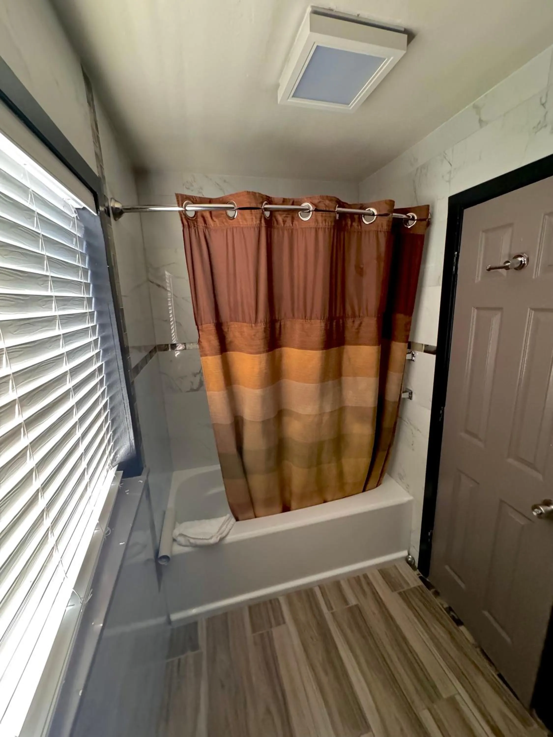 King Room in Cascade Lodge - Central Bend Retreat