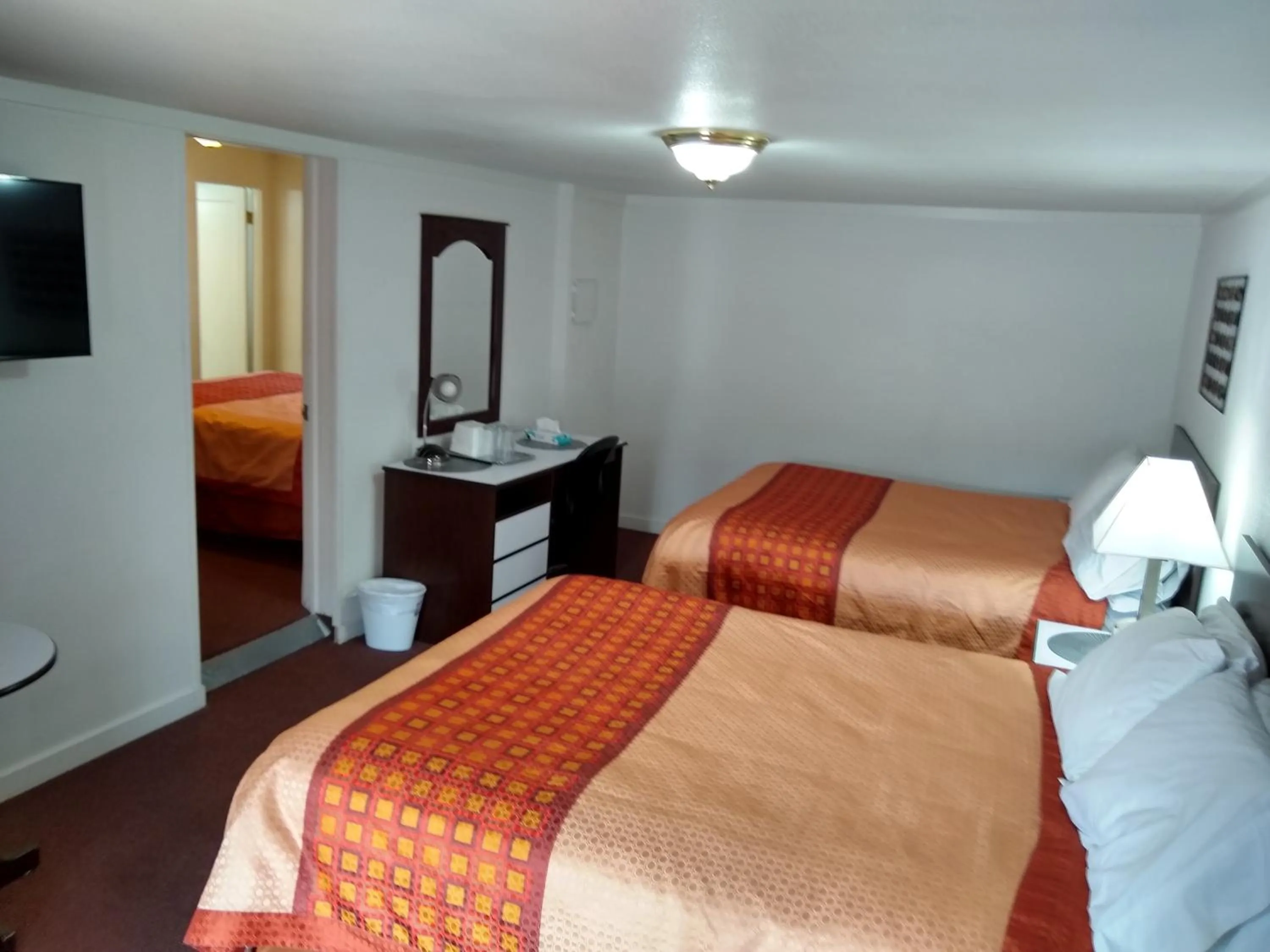 Two-Bedroom Suite in Holiday Motel Bend