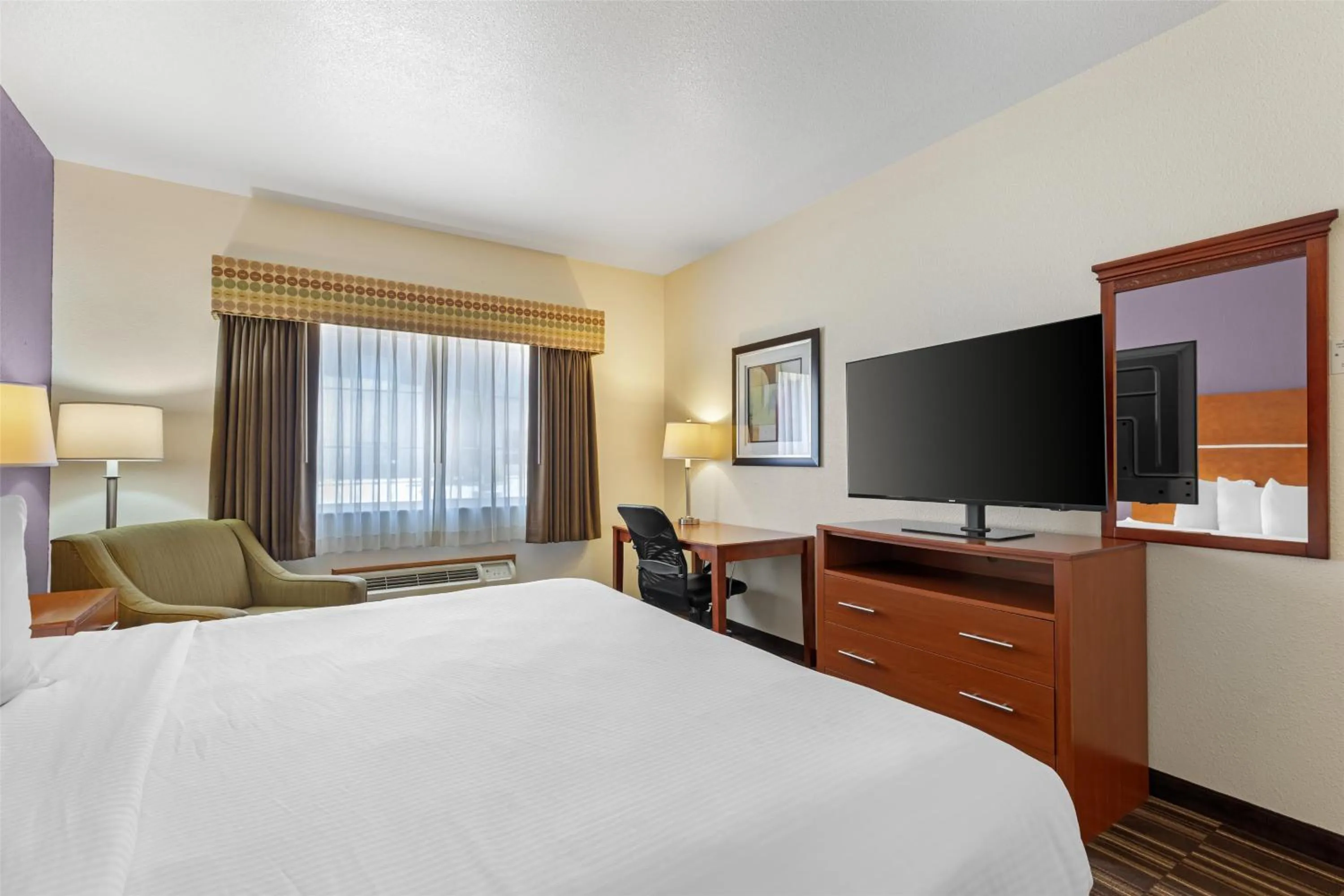 Queen Suite with Sofa Bed and Mountain View - Non-Smoking in Best Western Firestone Inn & Suites