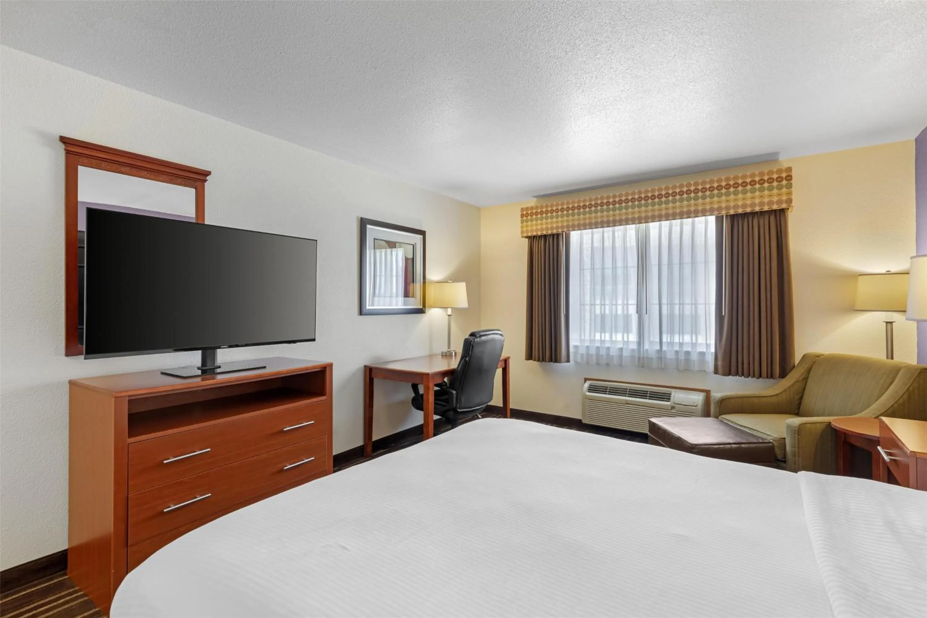 King Room - Non-Smoking in Best Western Firestone Inn & Suites