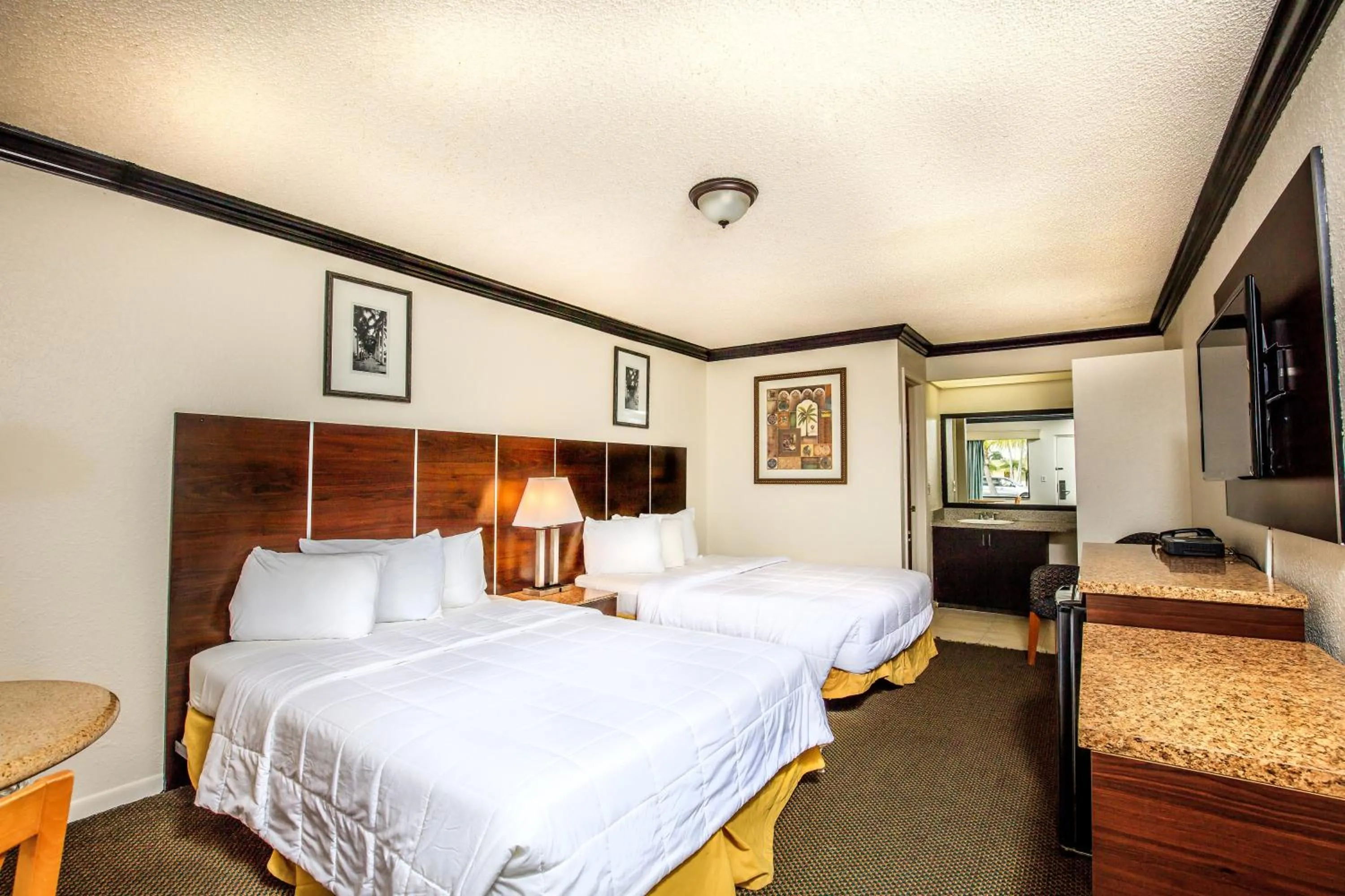 Queen Room with Two Queen Beds - Non-Smoking in Budget Host Inn Florida City