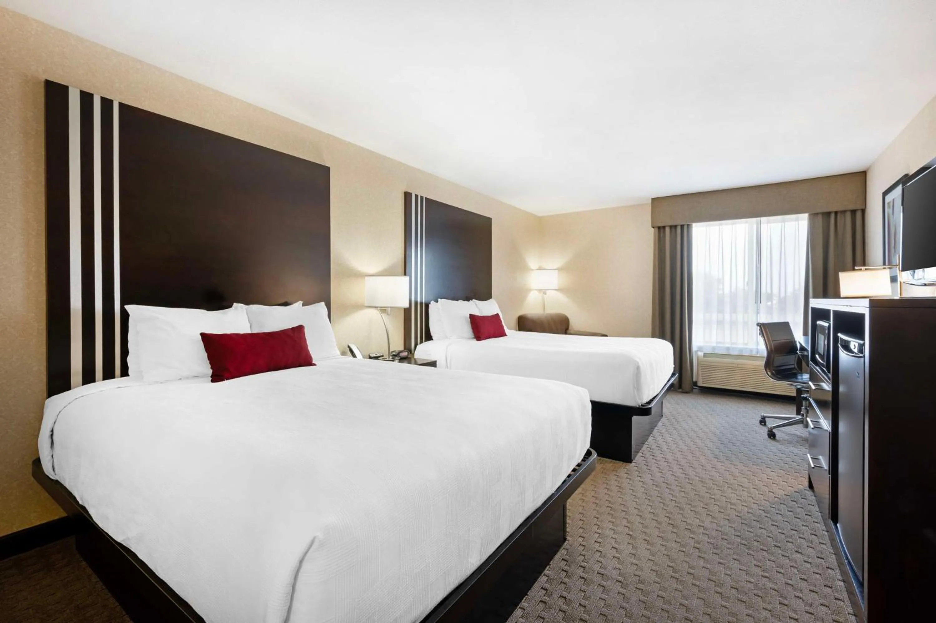 Queen Room with Two Queen Beds in Best Western Plus Howe Inn