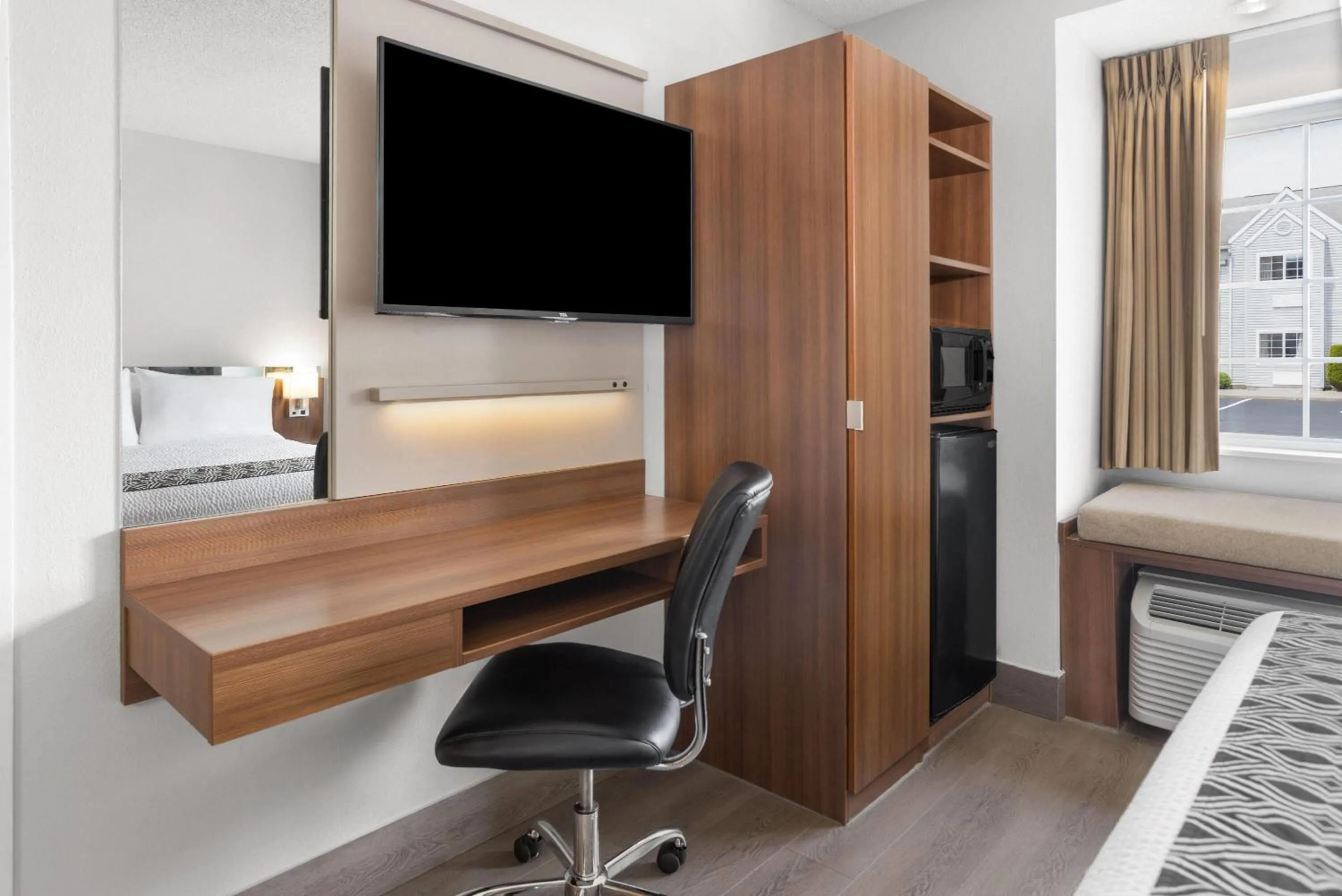 Deluxe Queen Room - Non-Smoking in Microtel Inn by Wyndham - Albany Airport