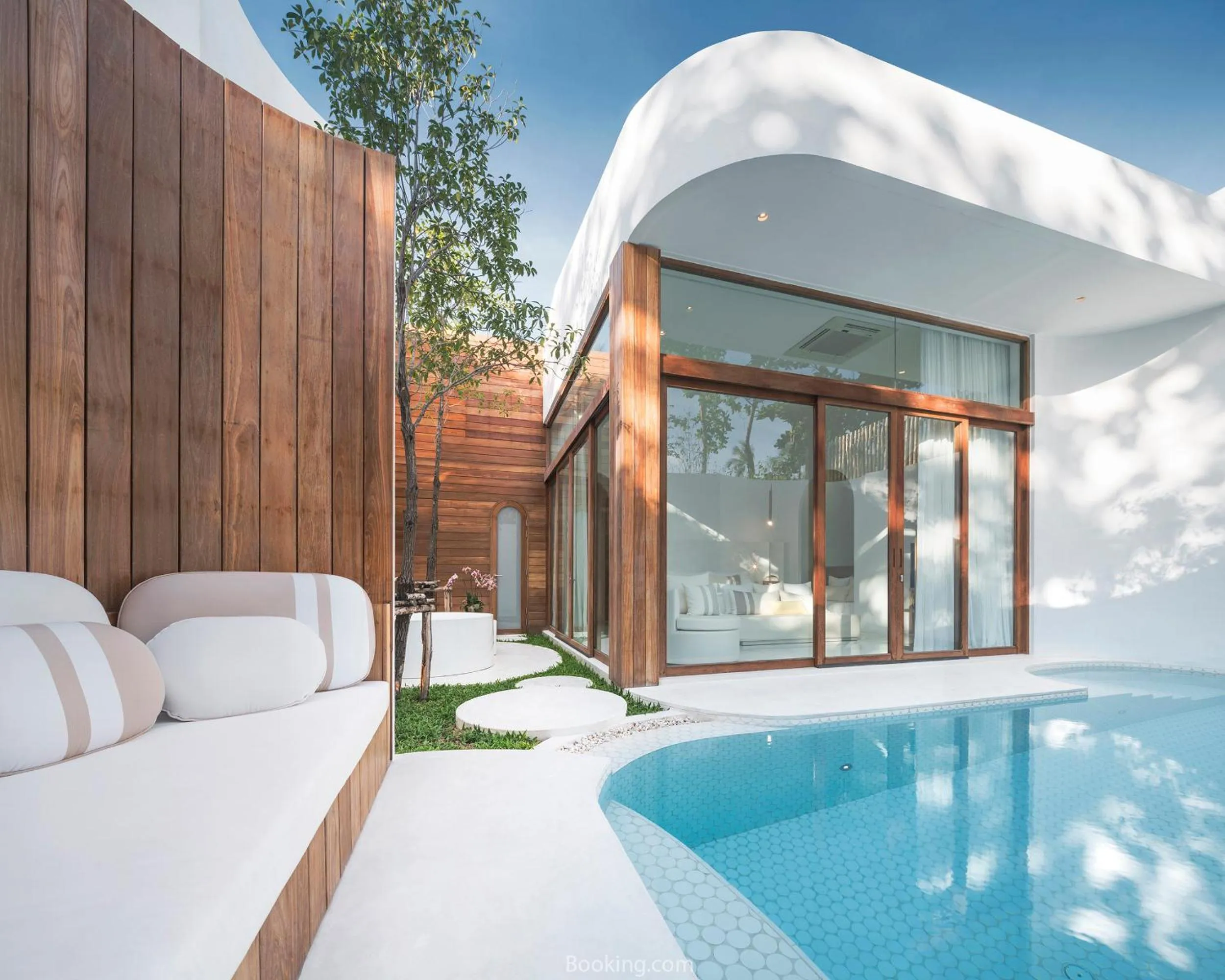 Oceanfront SALA Pool Villa in SALA Samui Chaweng Beach Resort