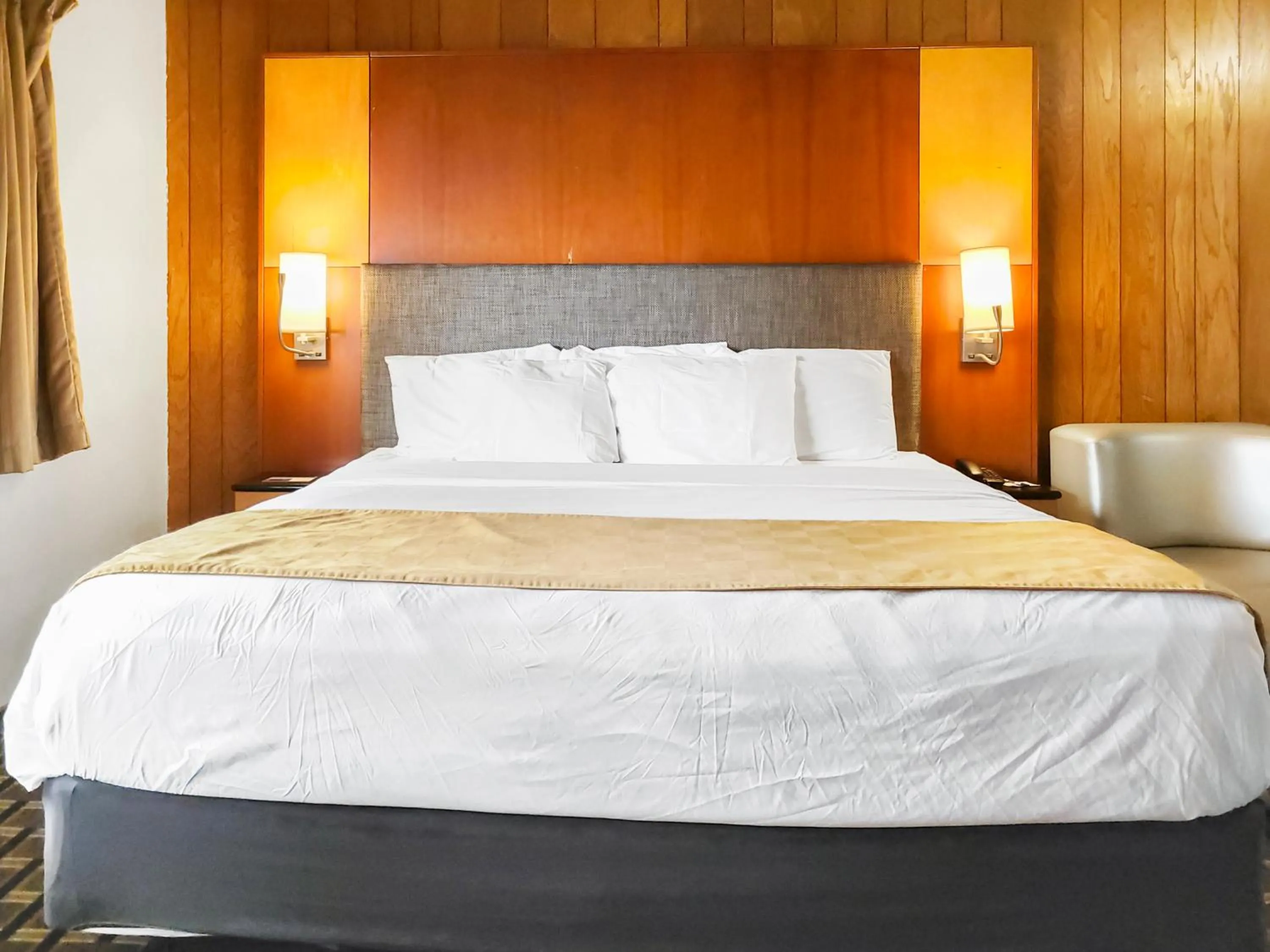 1 Deluxe King Kitchenette in Americas Best Value Inn Hinckley