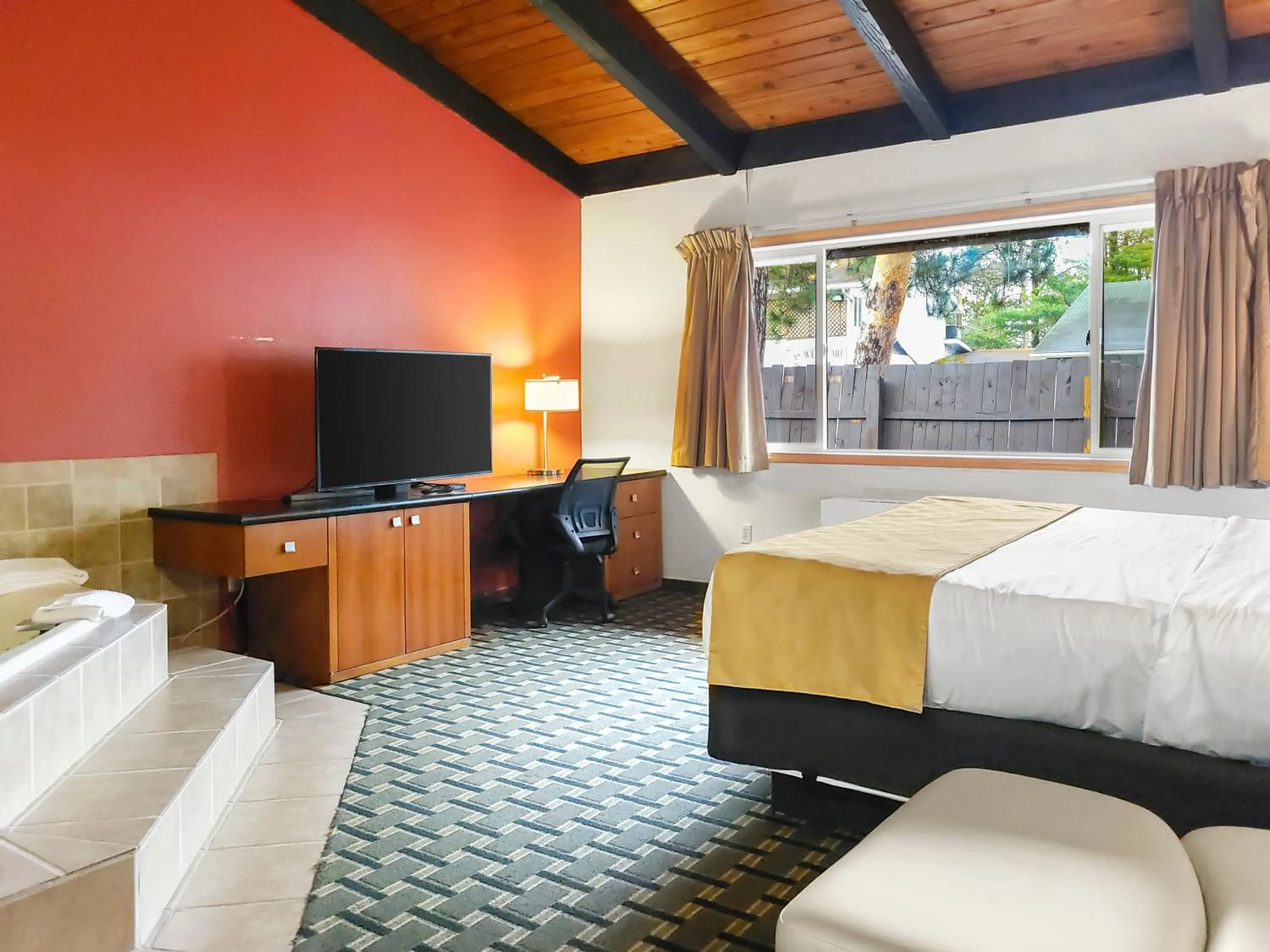 1 Deluxe King Jetted Tub in Americas Best Value Inn Hinckley