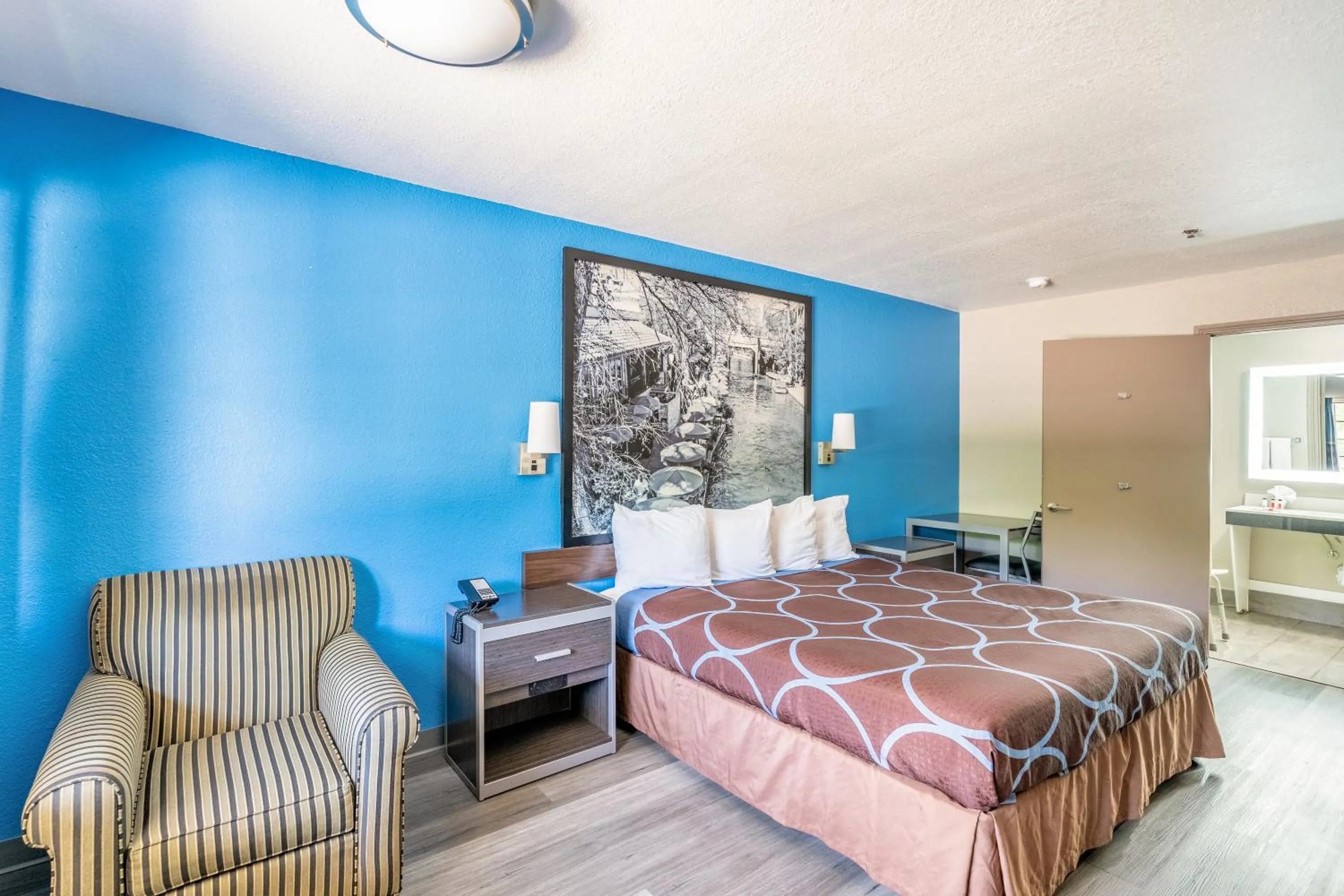 King Room - Non-Smoking in Super 8 by Wyndham San Antonio/Riverwalk Area