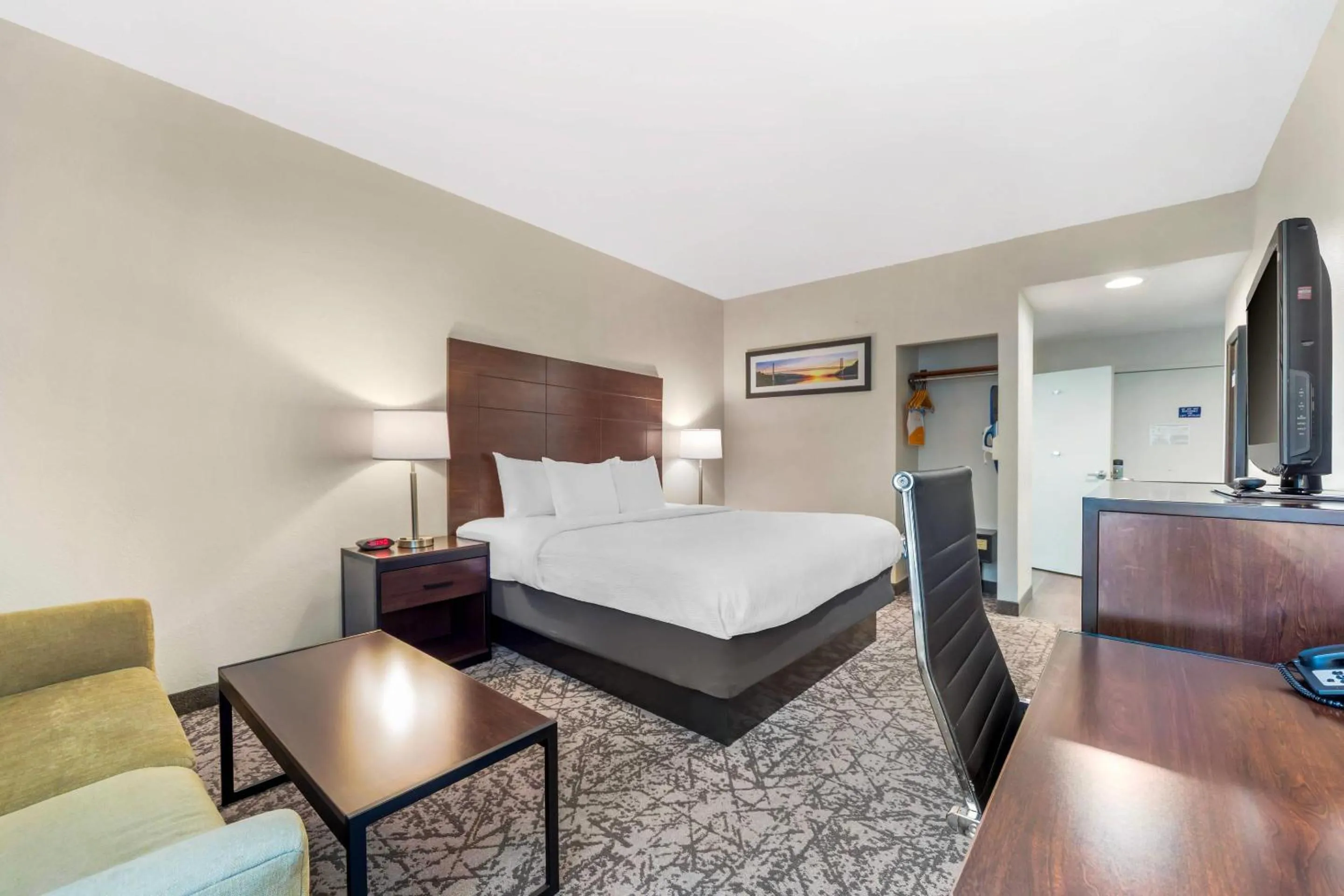 King Room - Disability Access/Non-Smoking in Quality Inn & Suites NJ State Capital Area