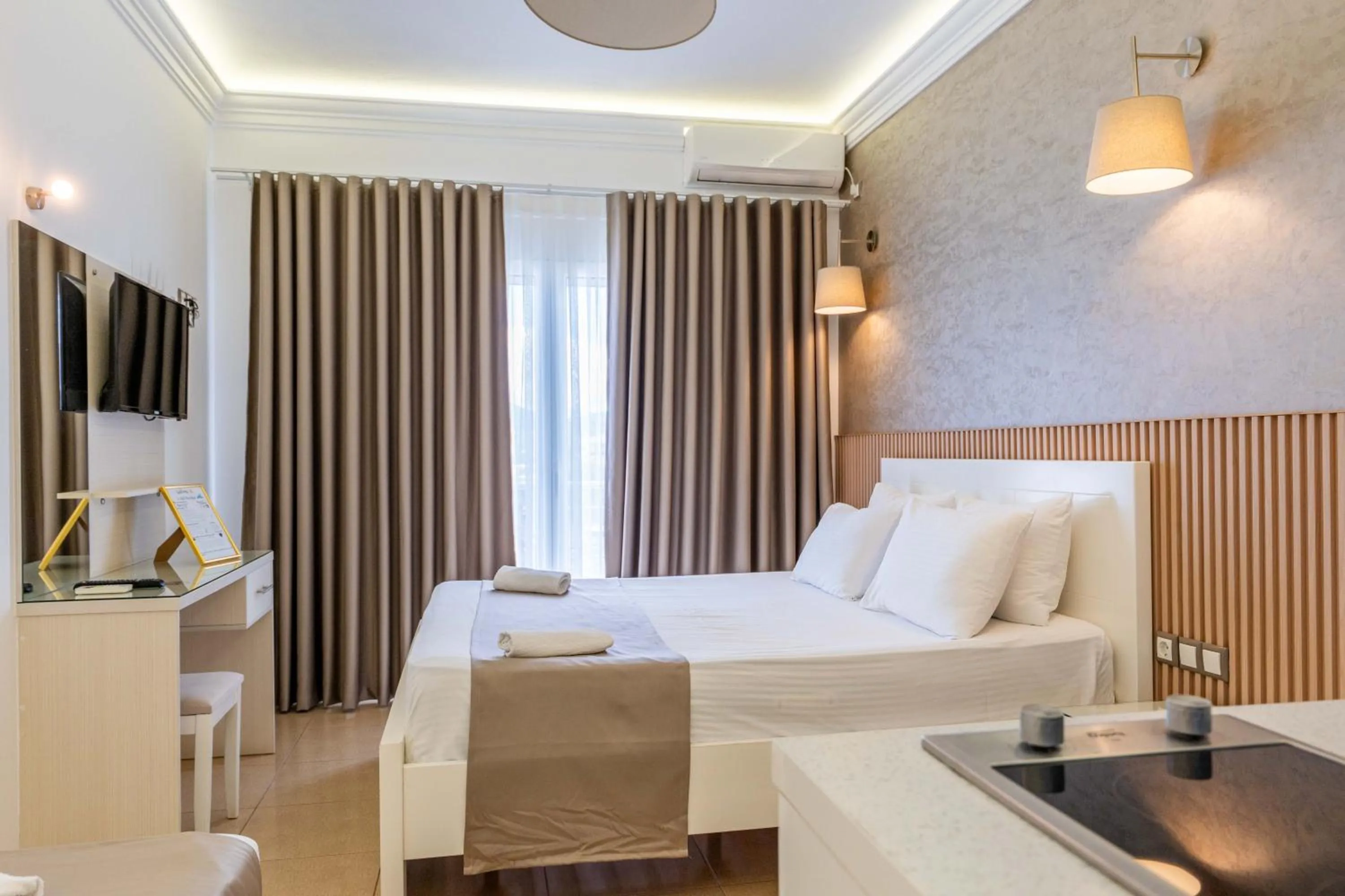 Deluxe Double Room with Balcony and Sea View in Hotel Mira Mare