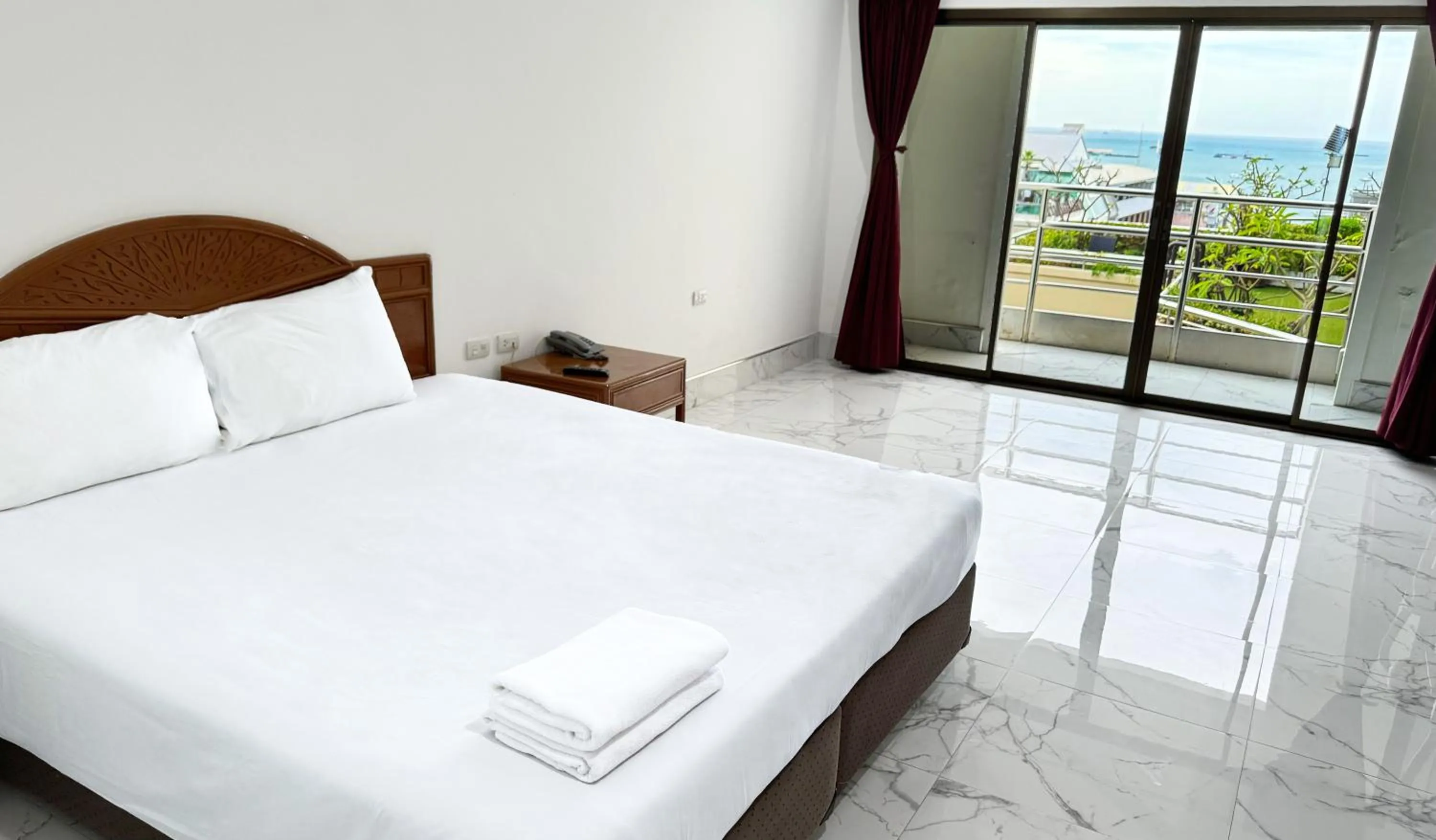 Deluxe Double Room in Highfive Hotel Pattaya