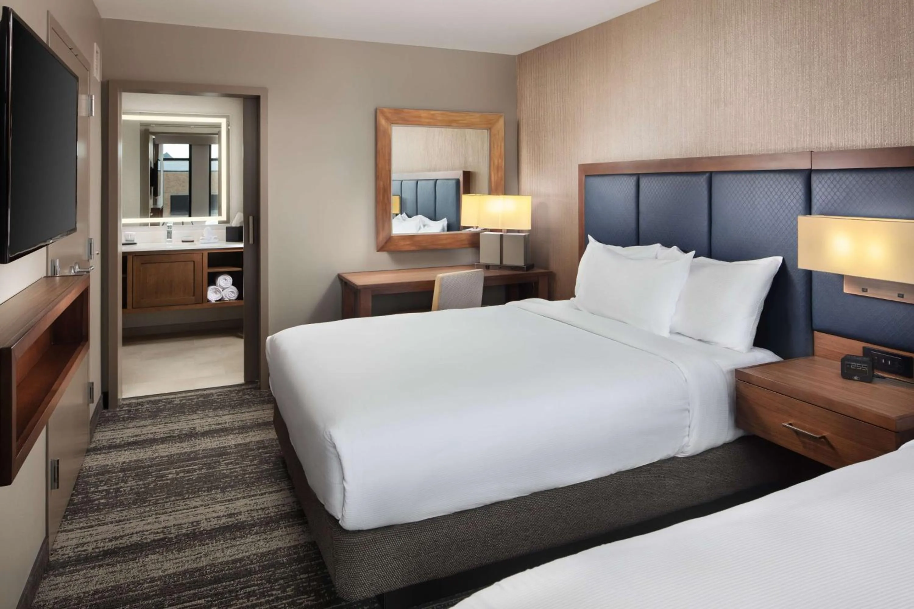 Two-Room Queen Suite with Two Queen Beds in Embassy Suites by Hilton South Bend