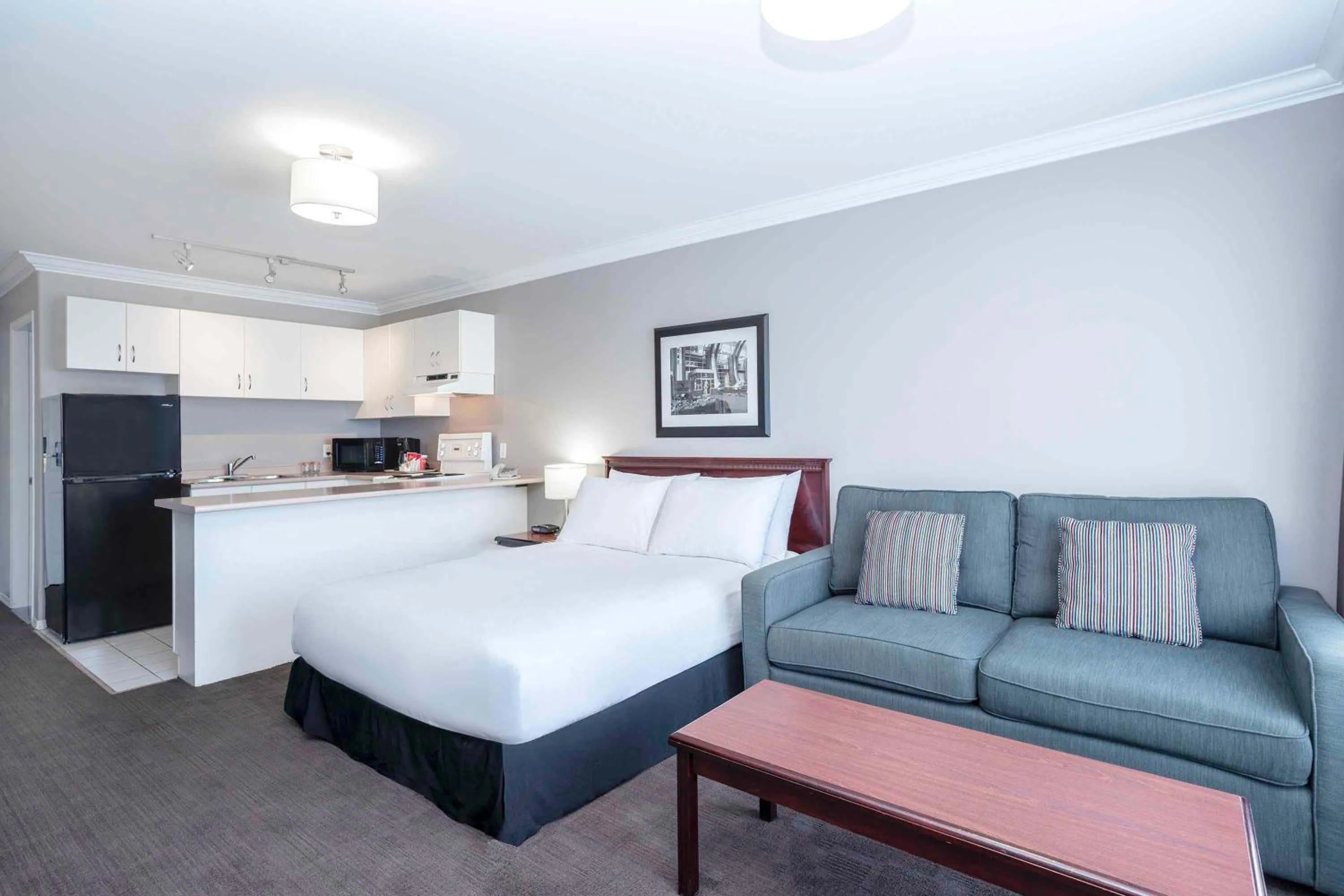 Studio Suite, 1 King Bed, Kitchen in Sandman Hotel & Suites Prince George