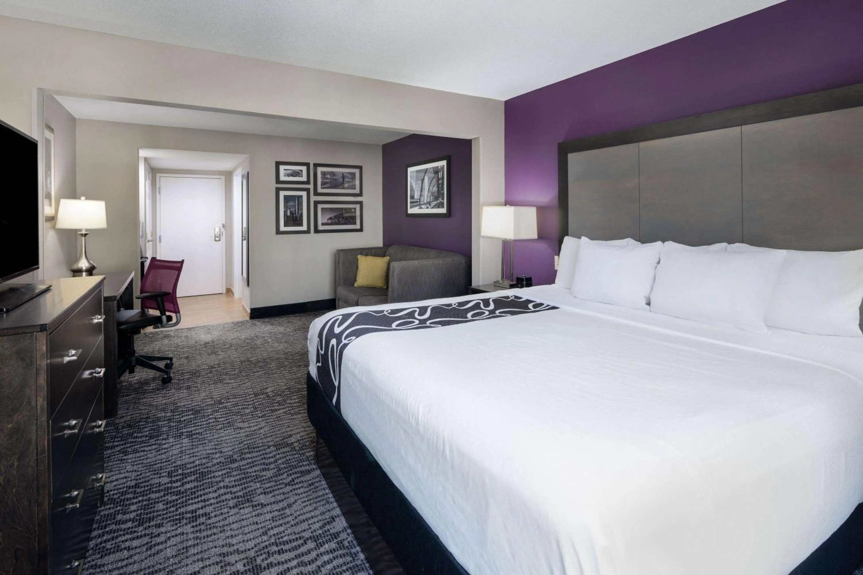 Executive King Room with Sofa Bed - Non-Smoking in La Quinta by Wyndham Kennesaw