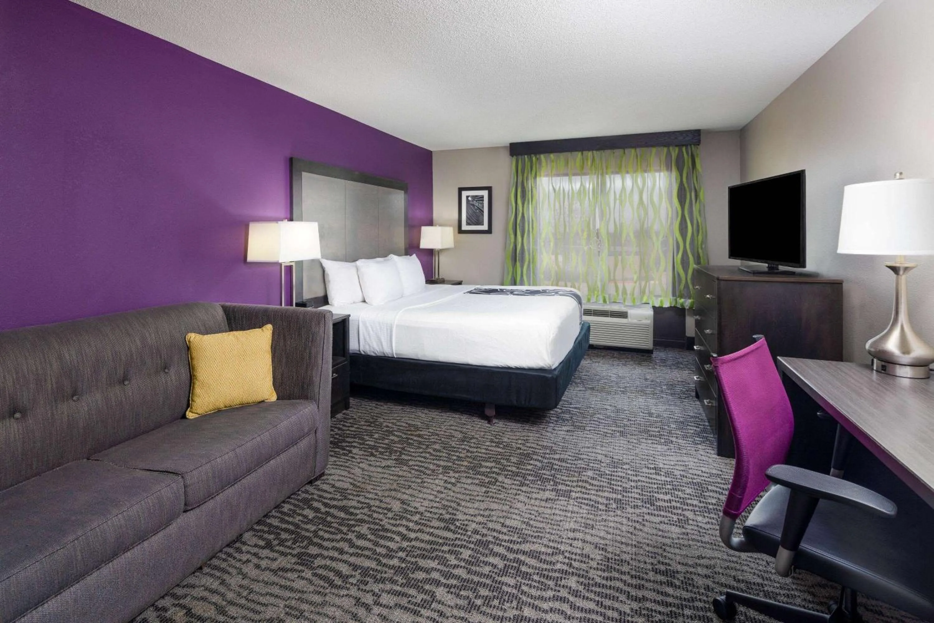 King Room - Disability Access/Non-Smoking in La Quinta by Wyndham Kennesaw