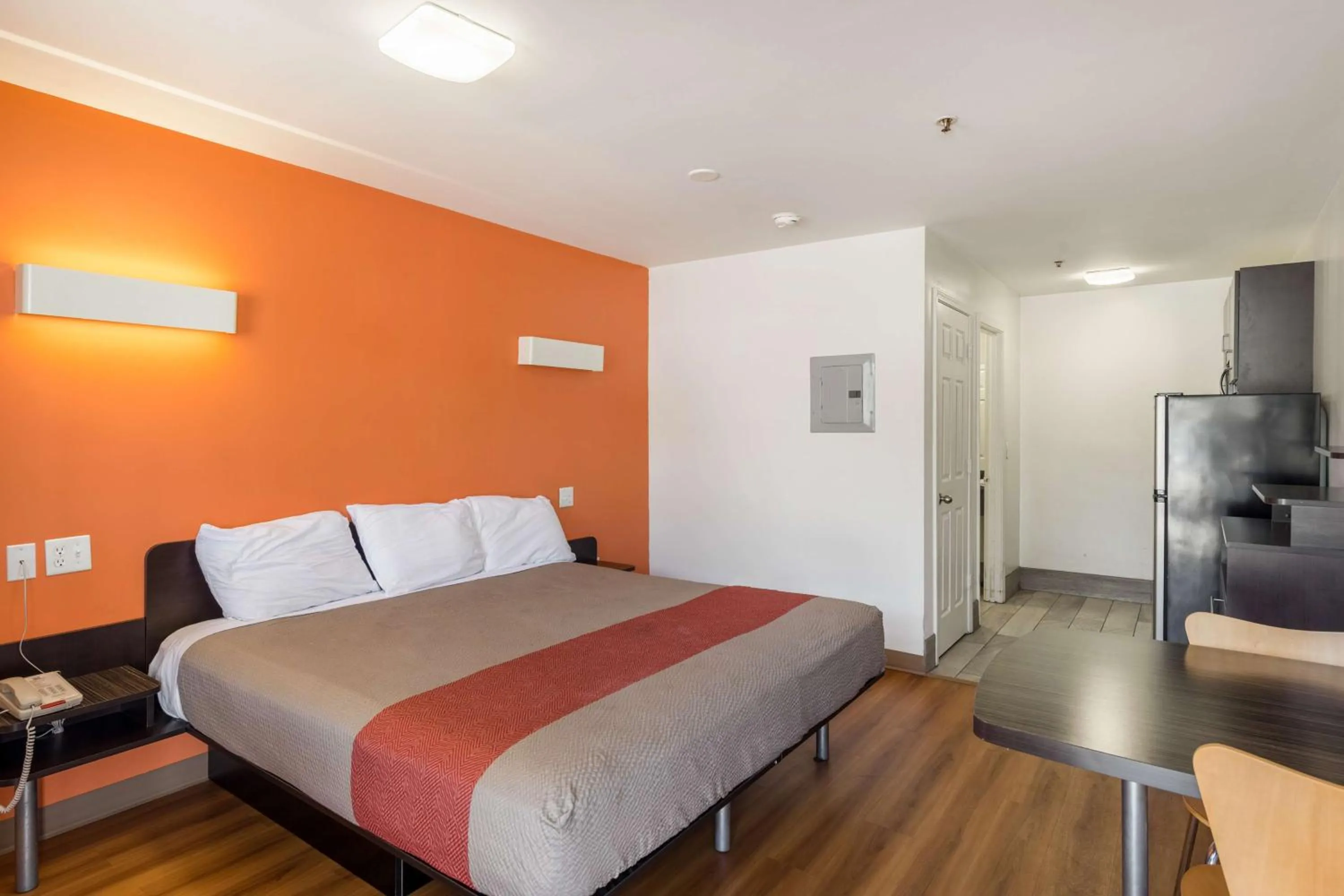 Standard Suite - Non-Smoking in Motel 6-Greenville, SC