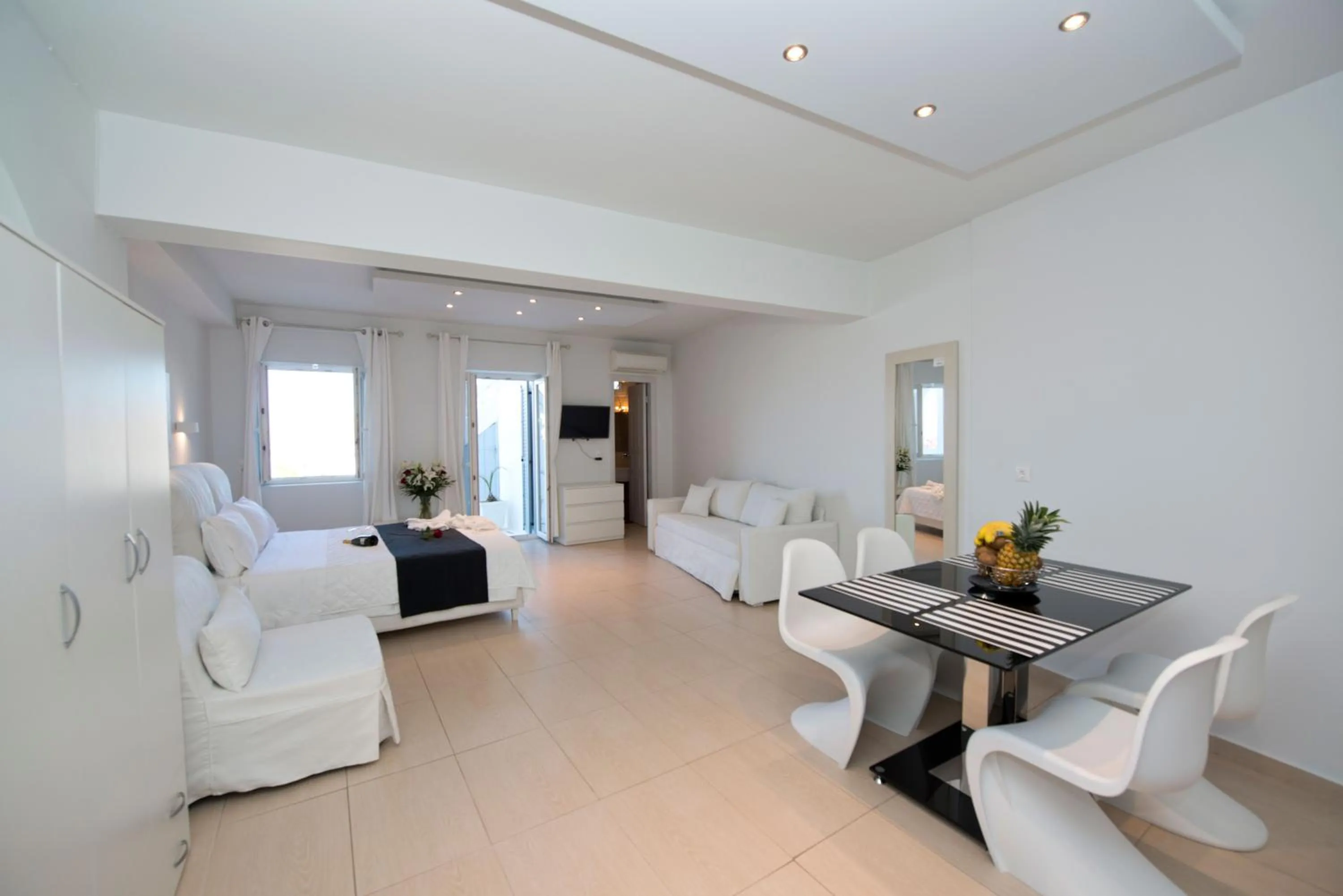 Deluxe Suite with Sea View in Zannis Hotel