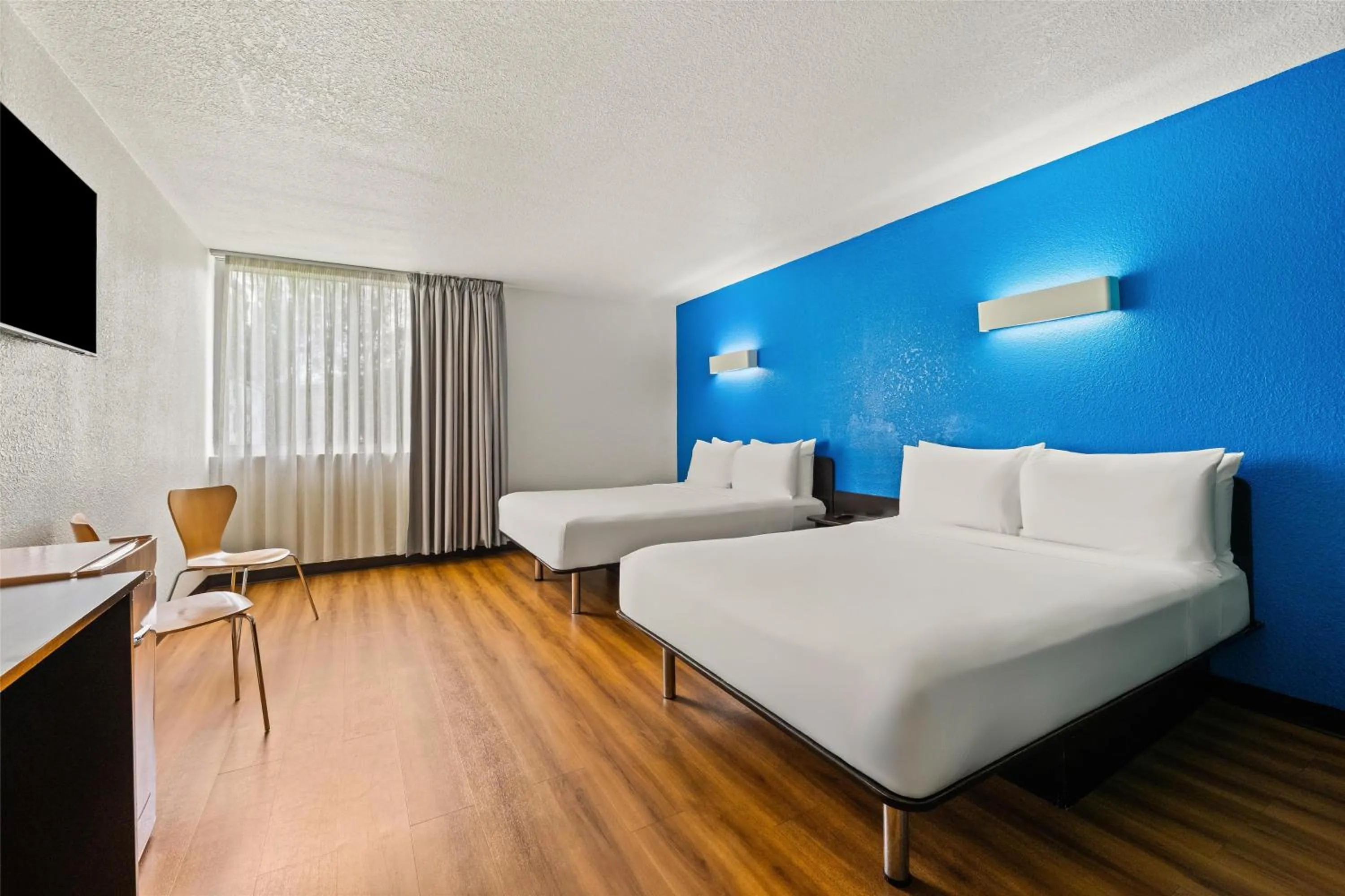 Queen Room with Two Queen Beds - Disability Access - Roll In Shower in Signature Inn Miami