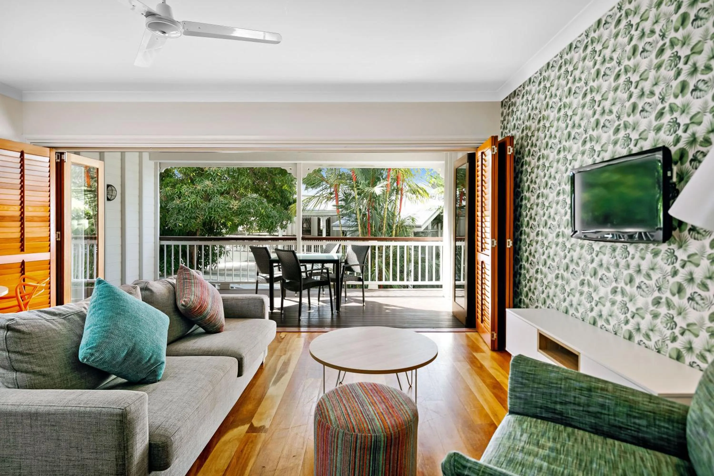 One-Bedroom Apartment with Spa in Mantra on the Inlet