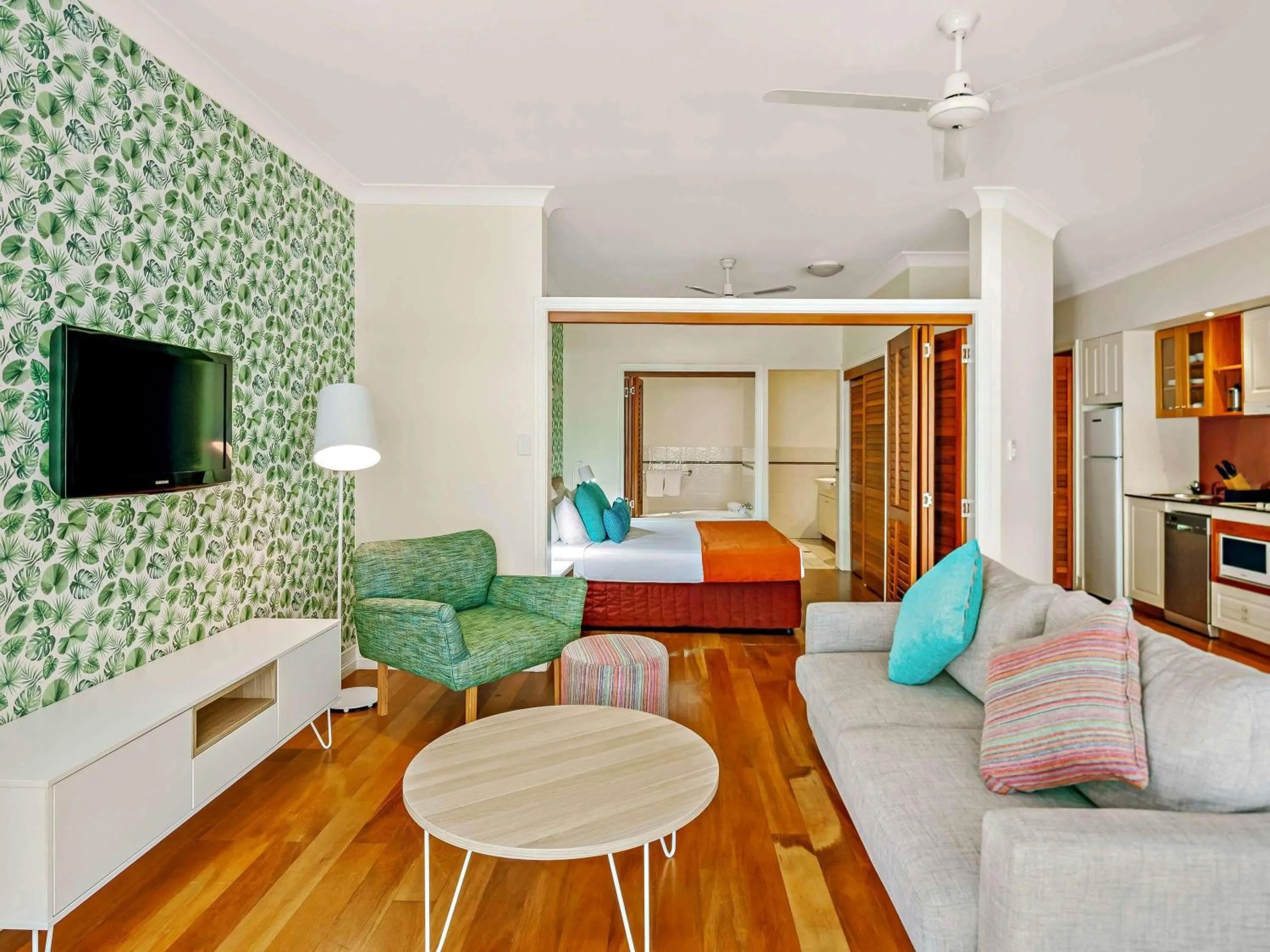 Two-Bedroom Dual Key Apartment in Mantra on the Inlet