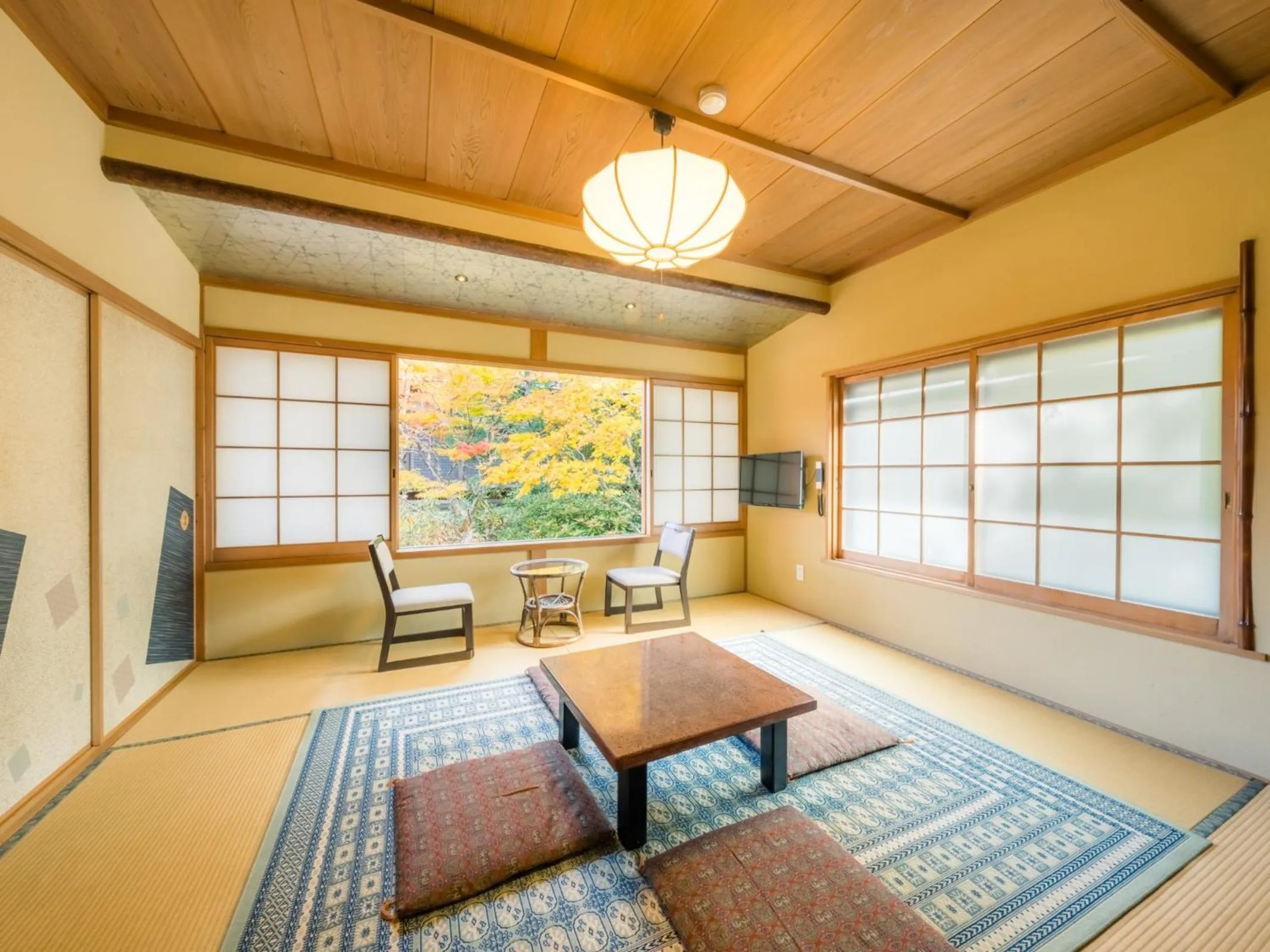 Japanese-Style Family Room with Shared Bathroom in 高野山 宿坊 恵光院 -Koyasan Syukubo Ekoin Temple-