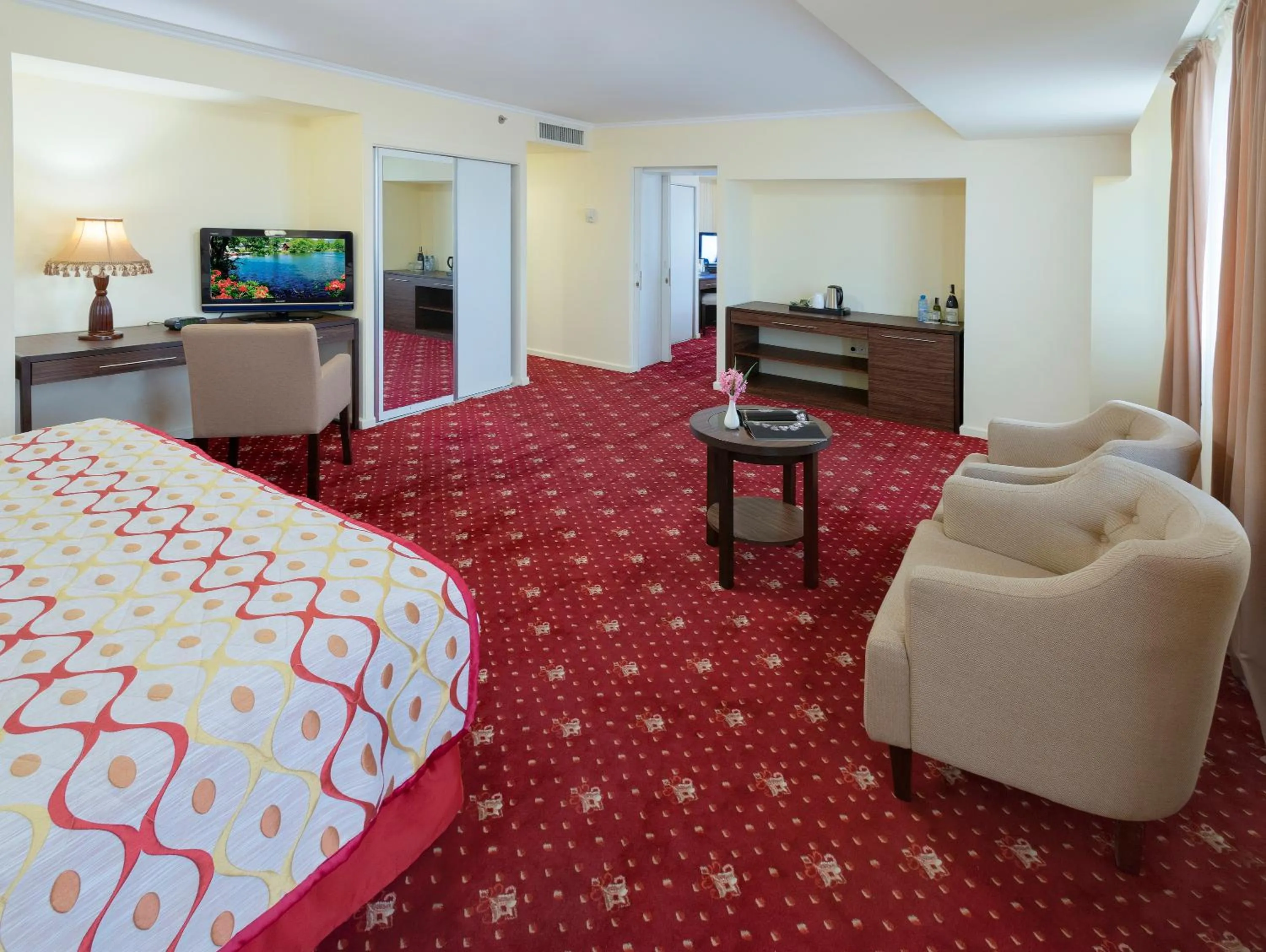 Family Suite in Ani Plaza Hotel