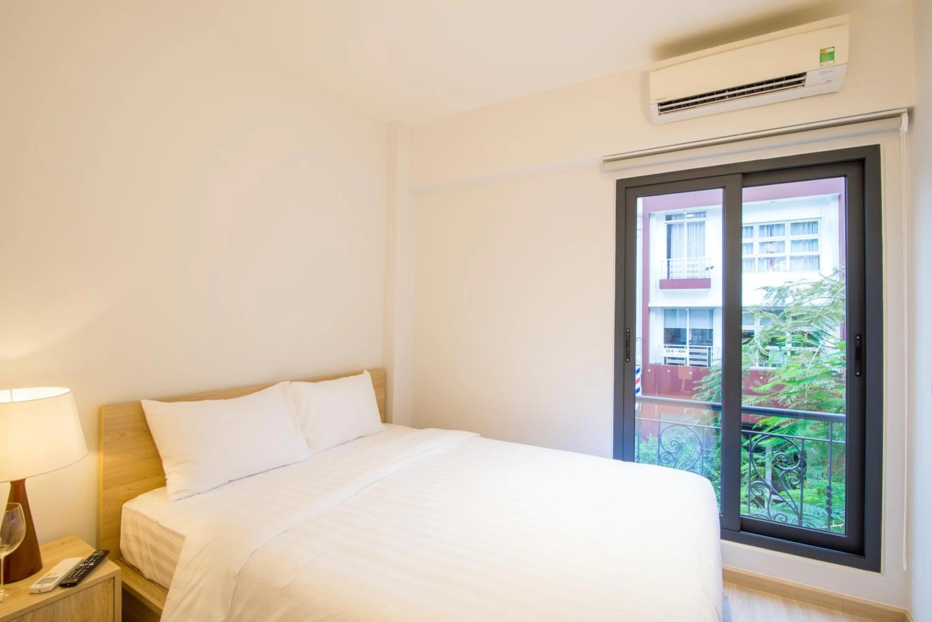 Deluxe Double Room with Balcony in La Cigale Residence