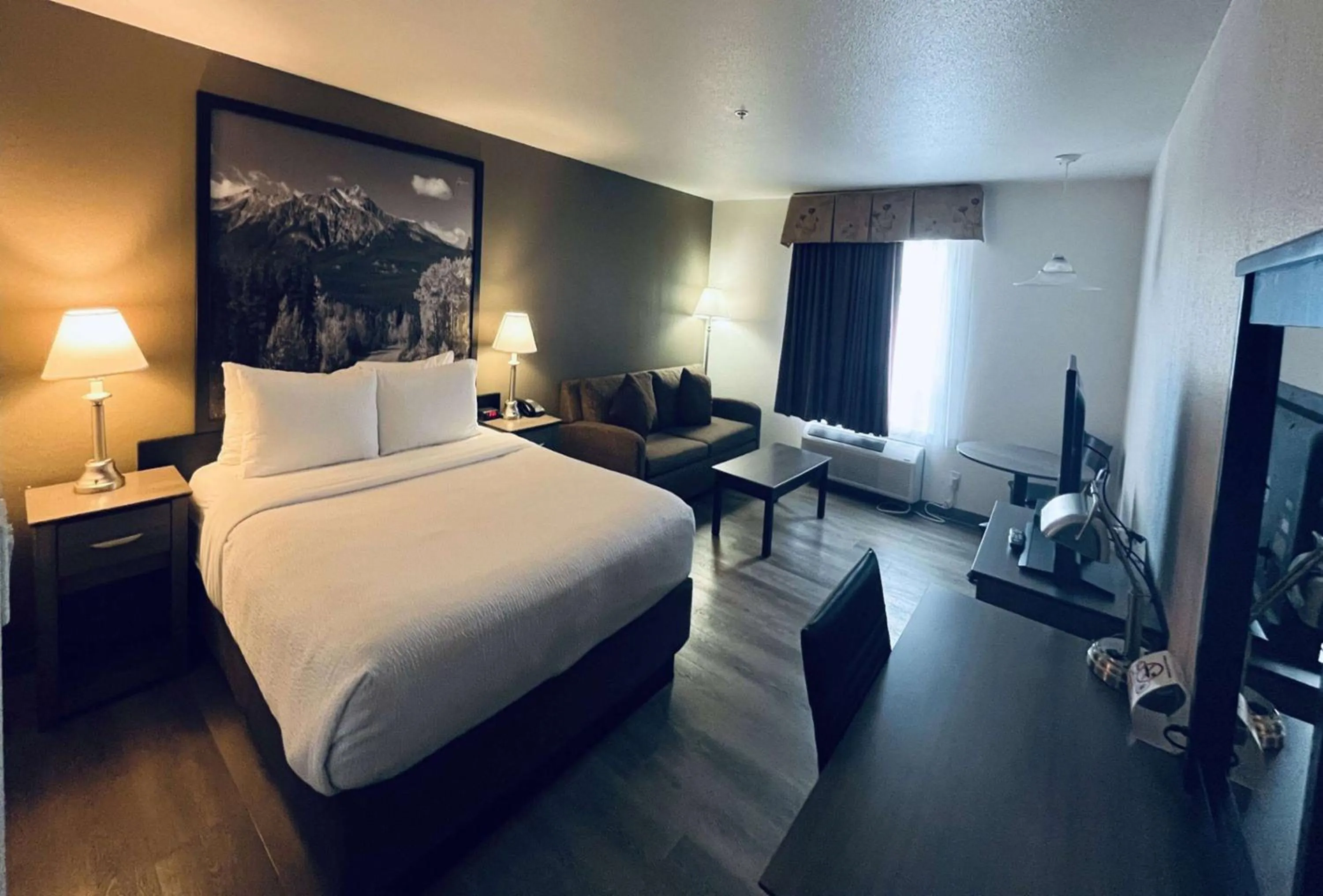 Queen Room - Non-Smoking in Super 8 by Wyndham Dawson Creek