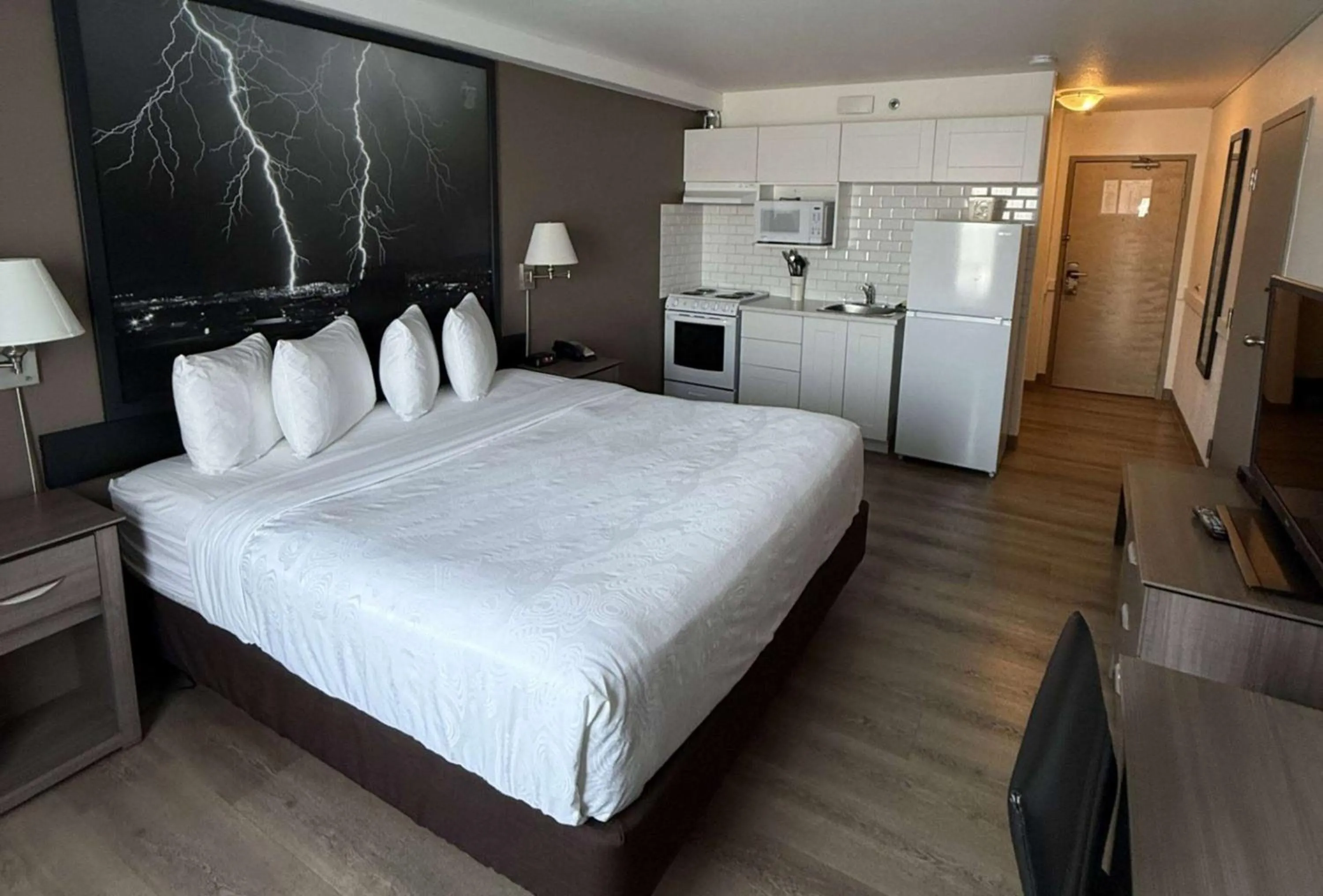 King Studio - Non-Smoking in Super 8 by Wyndham Dawson Creek