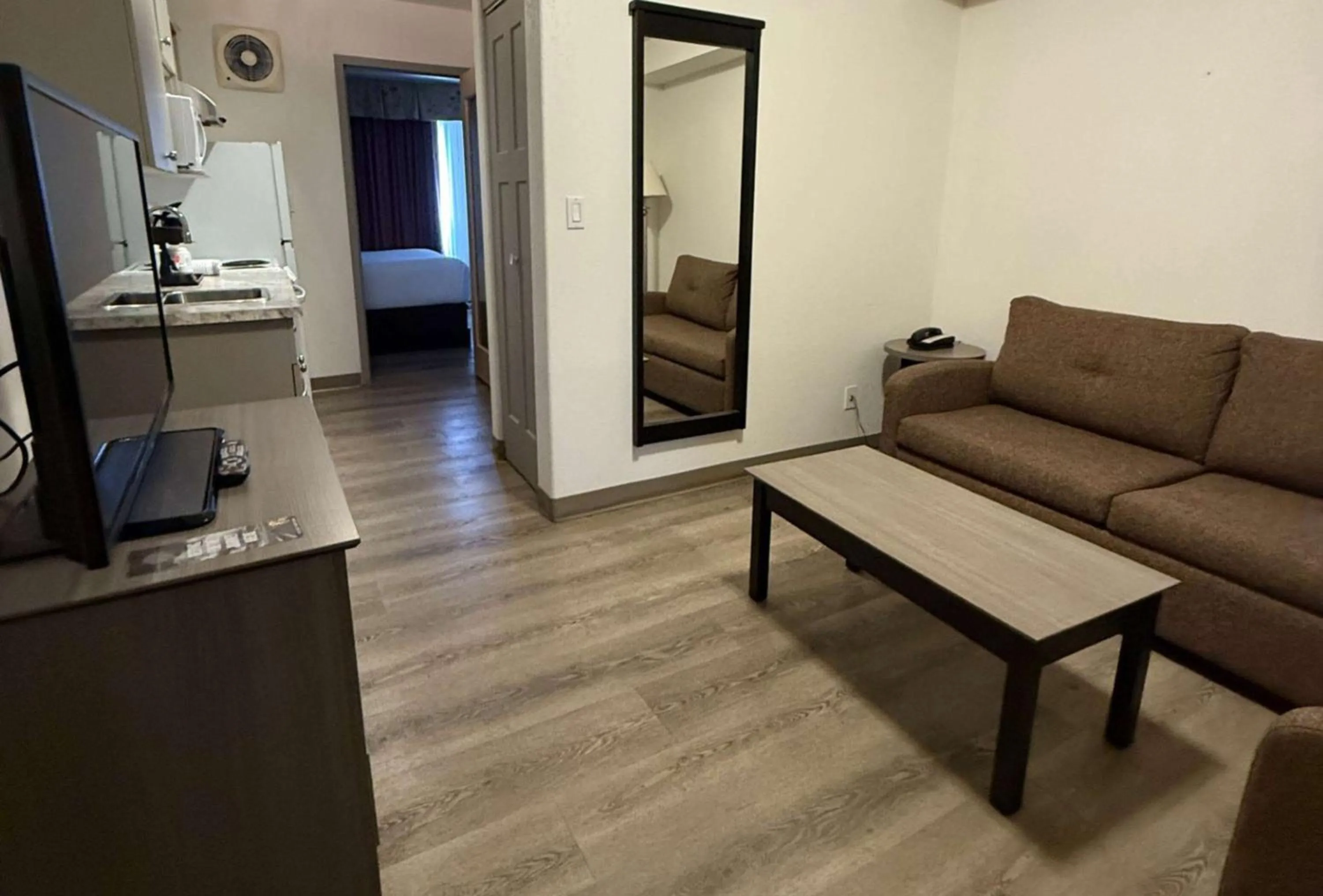One-Bedroom Queen Suite - Non-Smoking in Super 8 by Wyndham Dawson Creek