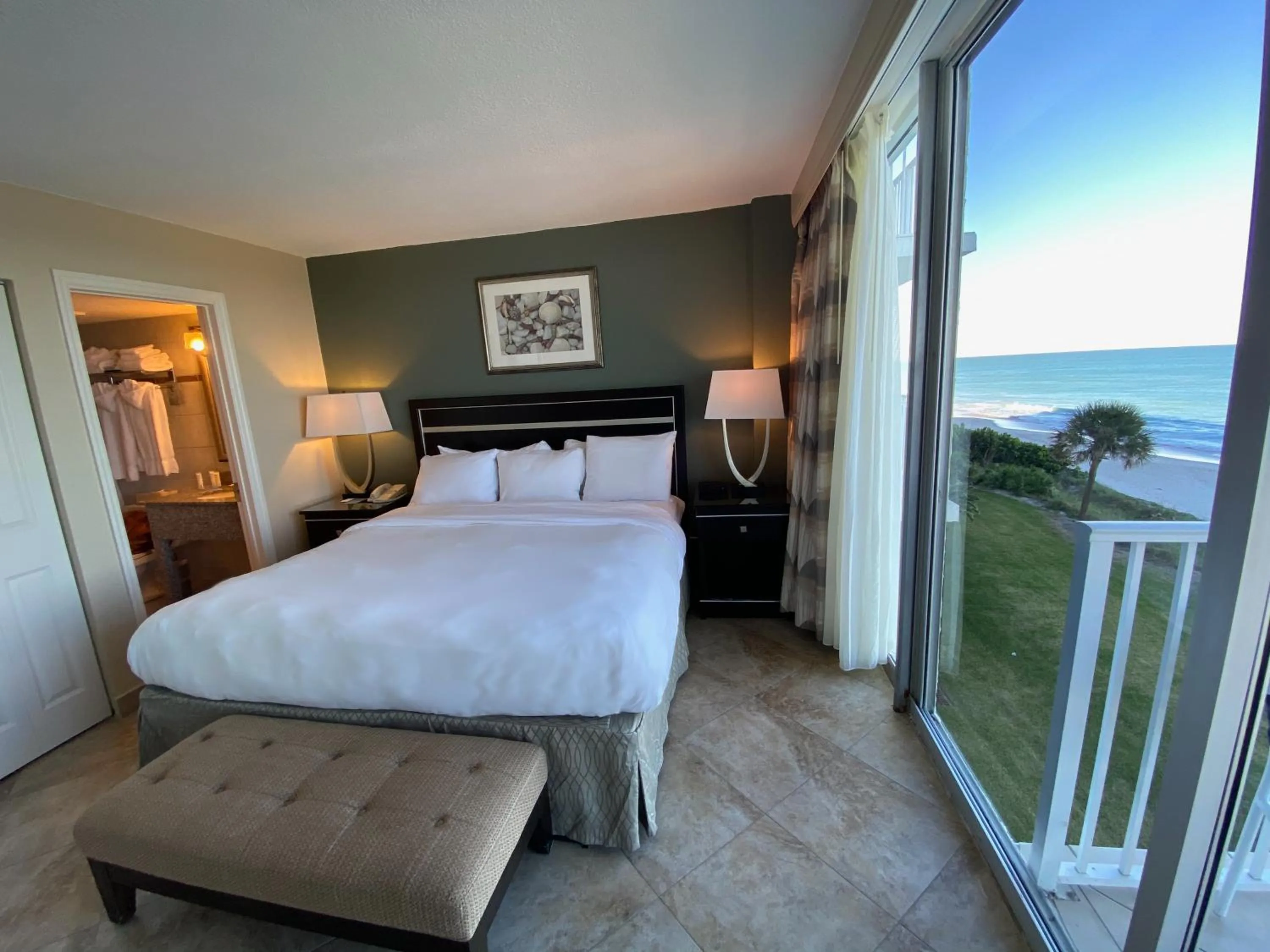 One-Bedroom Suite Oceanfront with Sofa Bed - Non-Smoking/Lower Floor in Radisson Suite Hotel Oceanfront