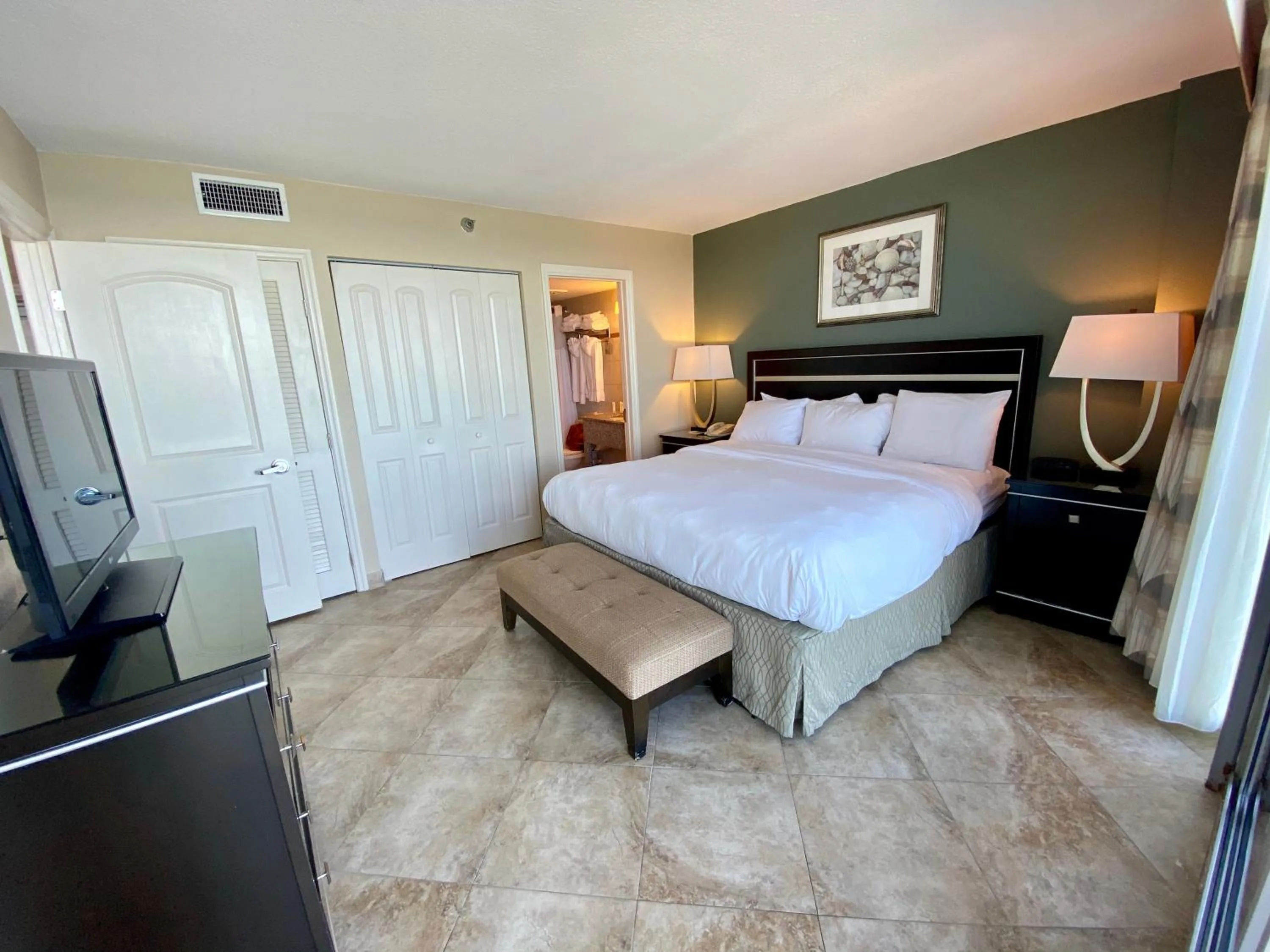 Oceanfront Family Suite over 550 sq. ft. - Balcony in Radisson Suite Hotel Oceanfront