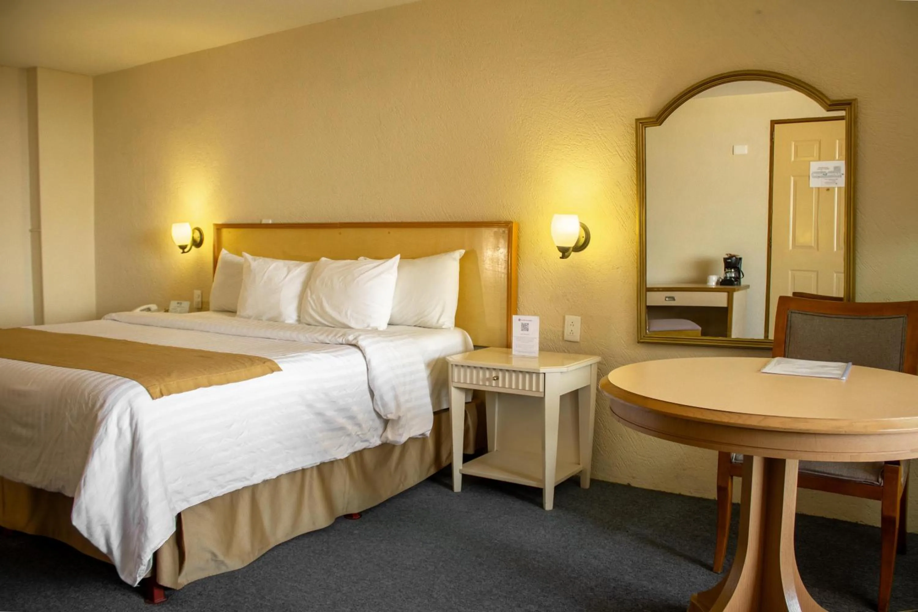 King Room - Non-Smoking in Best Western PLUS Plaza Florida & Tower