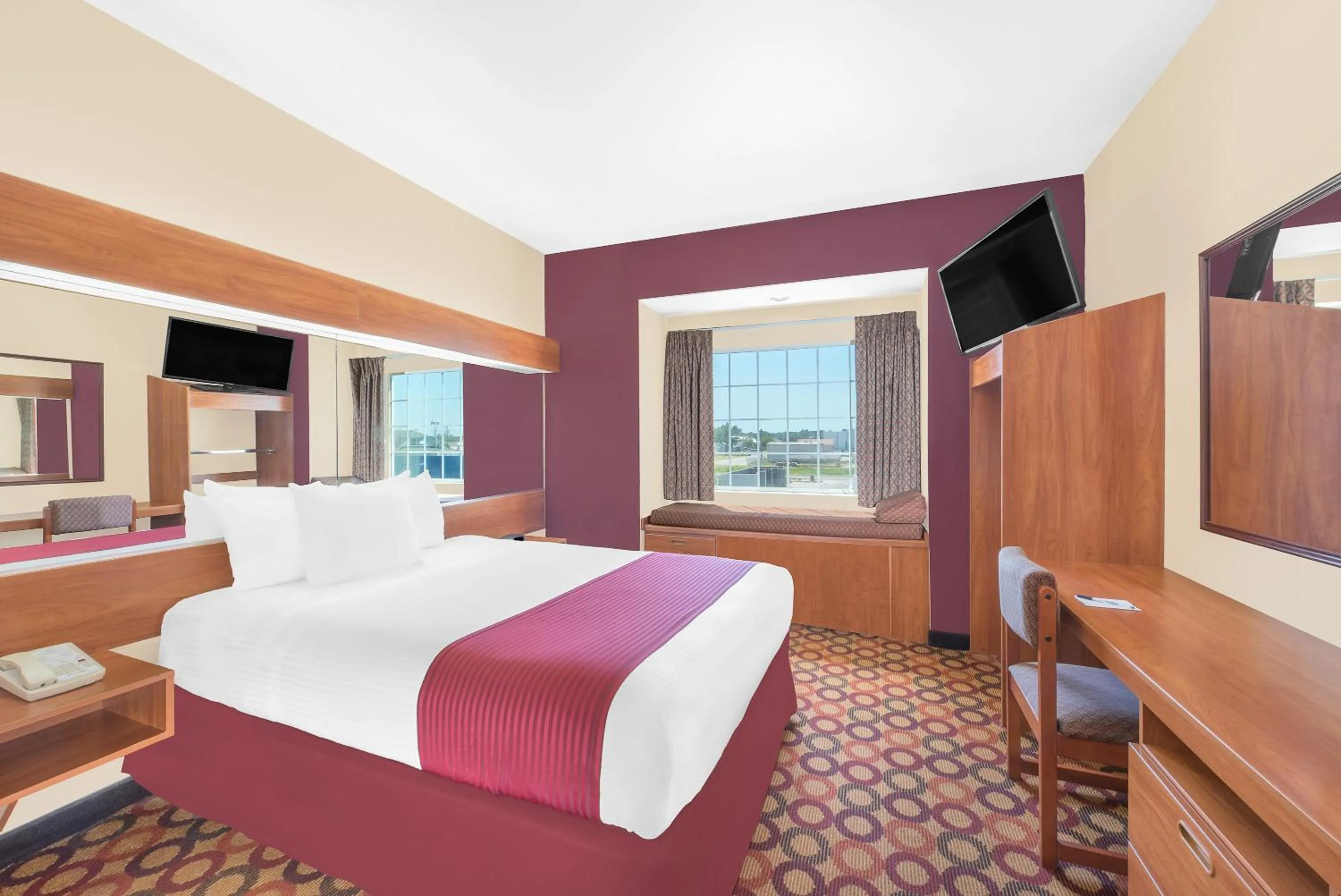 Queen Room - Non-Smoking in Microtel Inn & Suites by Wyndham Corpus Christi/Aransas Pass