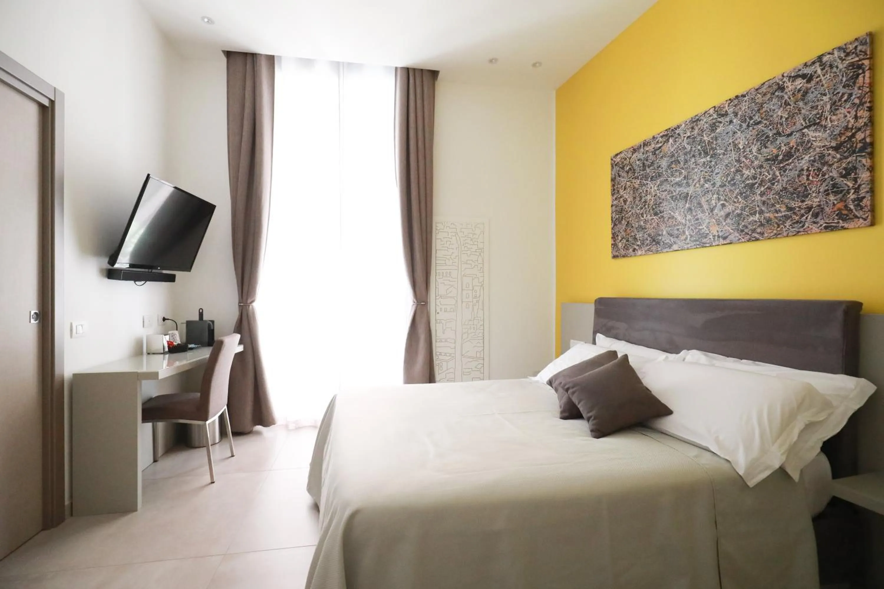 Deluxe Double Room with Balcony - single occupancy in Toledo 16 Luxury Suites