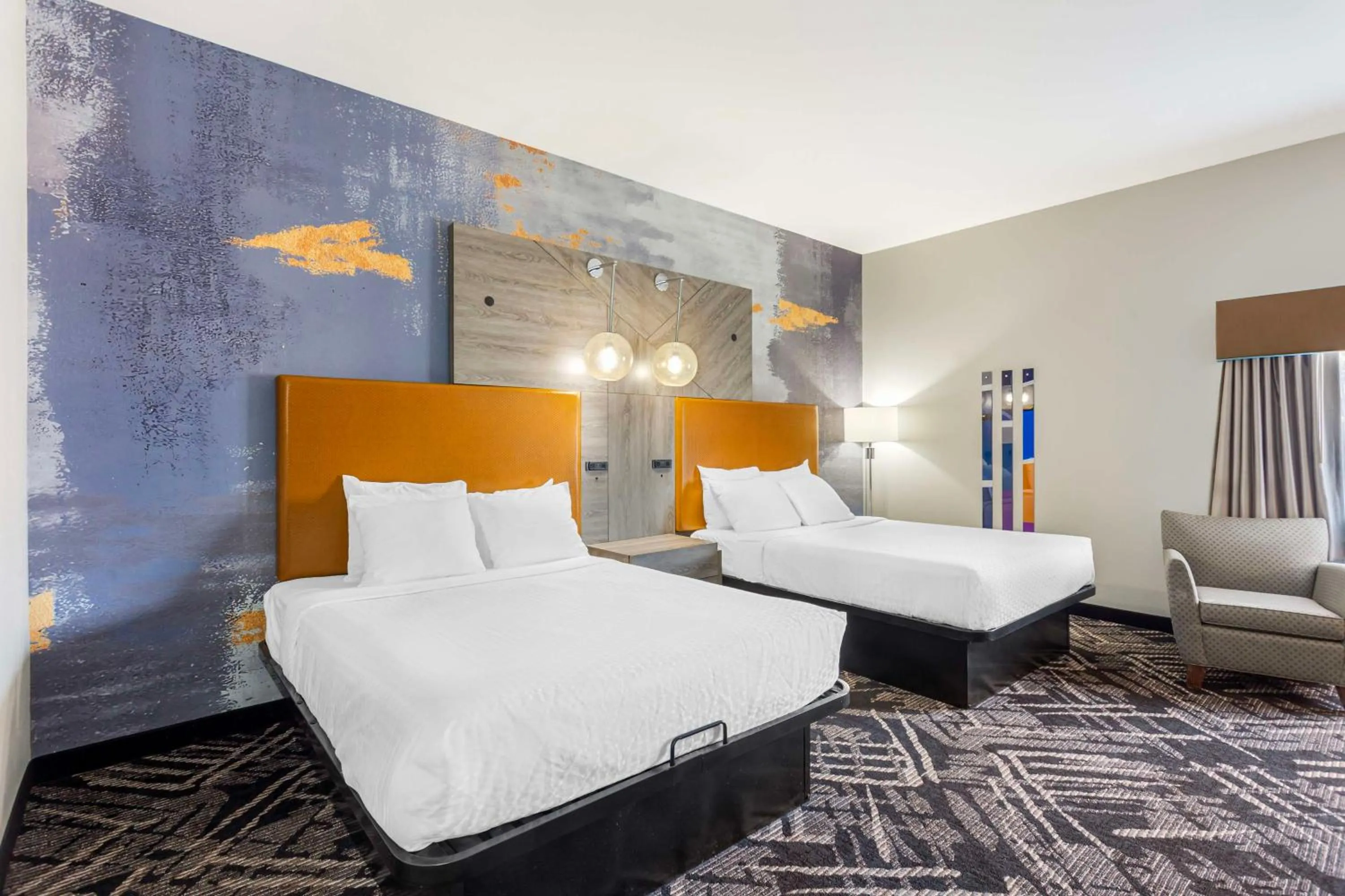 Queen Room with Two Queen Beds and Roll-In Shower - Mobility Accessible in Best Western Chambersburg