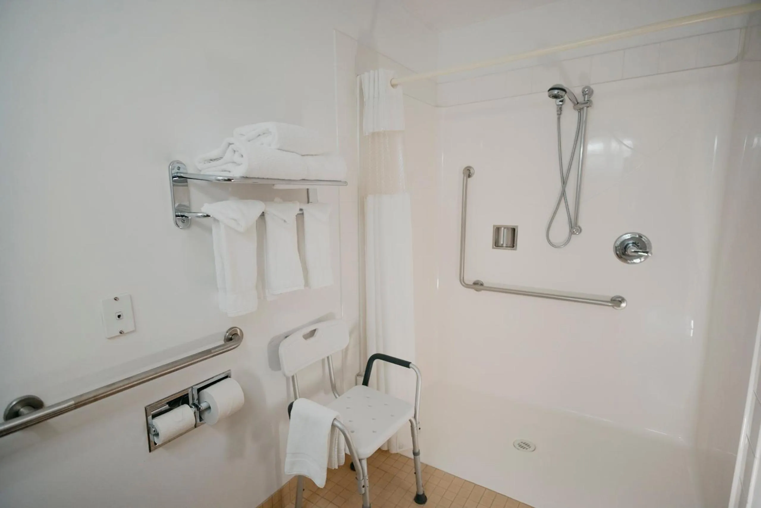 King Room - single occupancy - Mobility Access/Non-Smoking in Ramada Golden