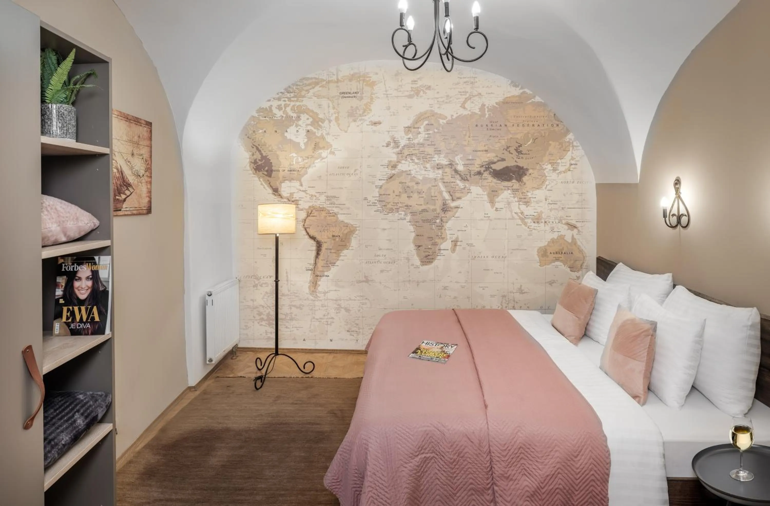 One Bedroom Apartment Europe in 6 Continents Apartments by Adrez