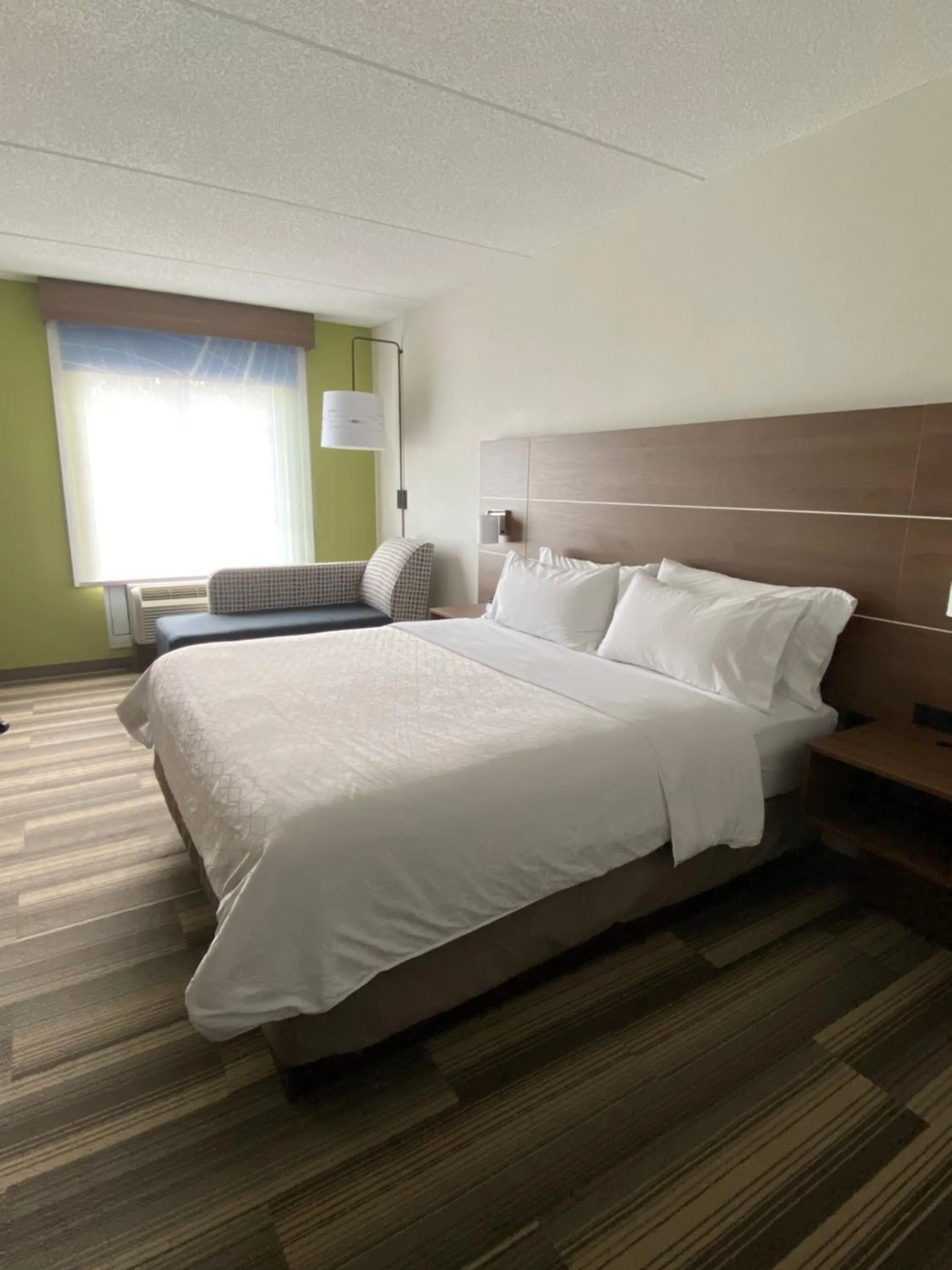 Standard Room in Holiday Inn Express Hotel & Suites Warrenton by IHG