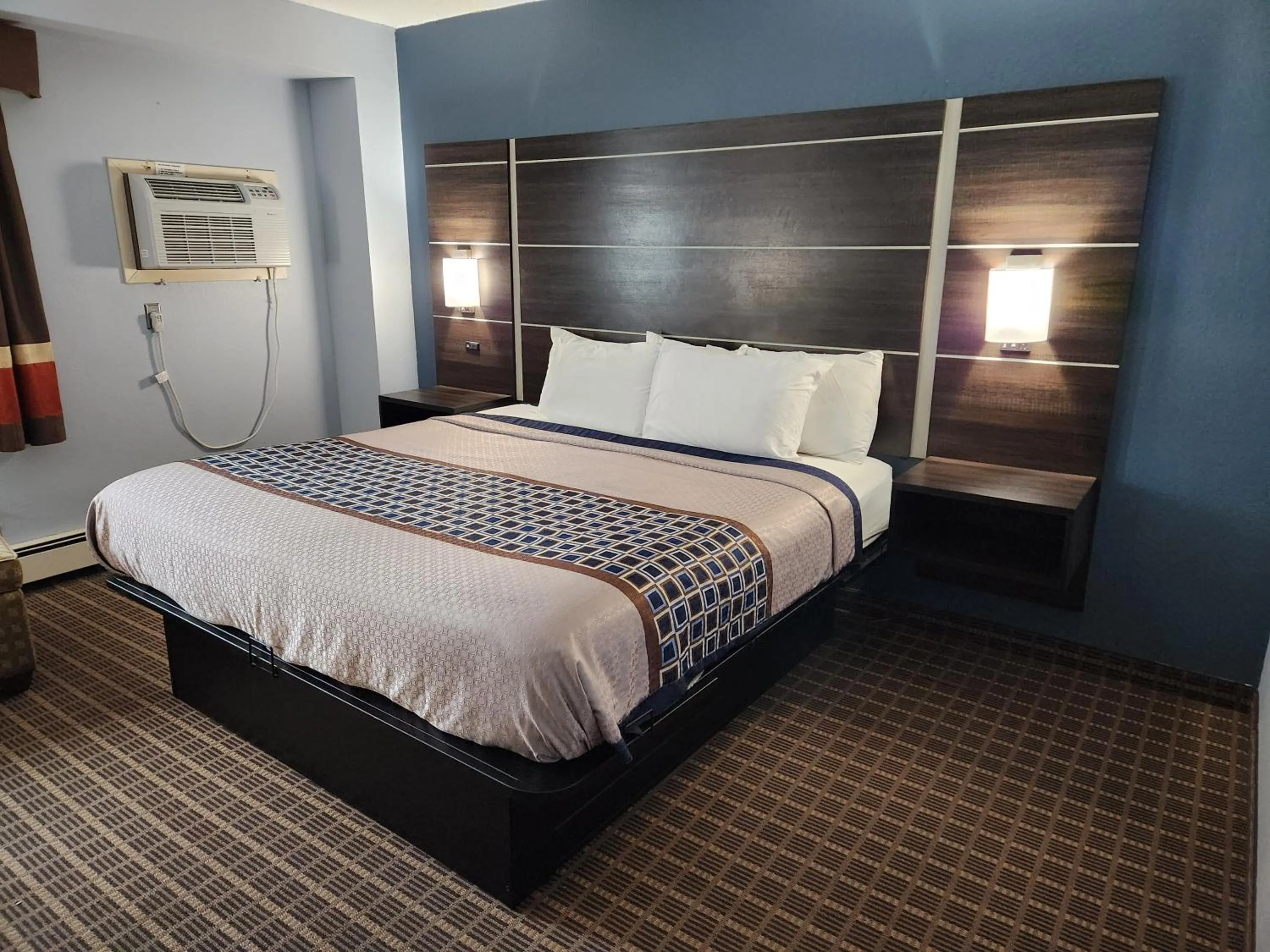 King Room in Stillwater Inn & Suites